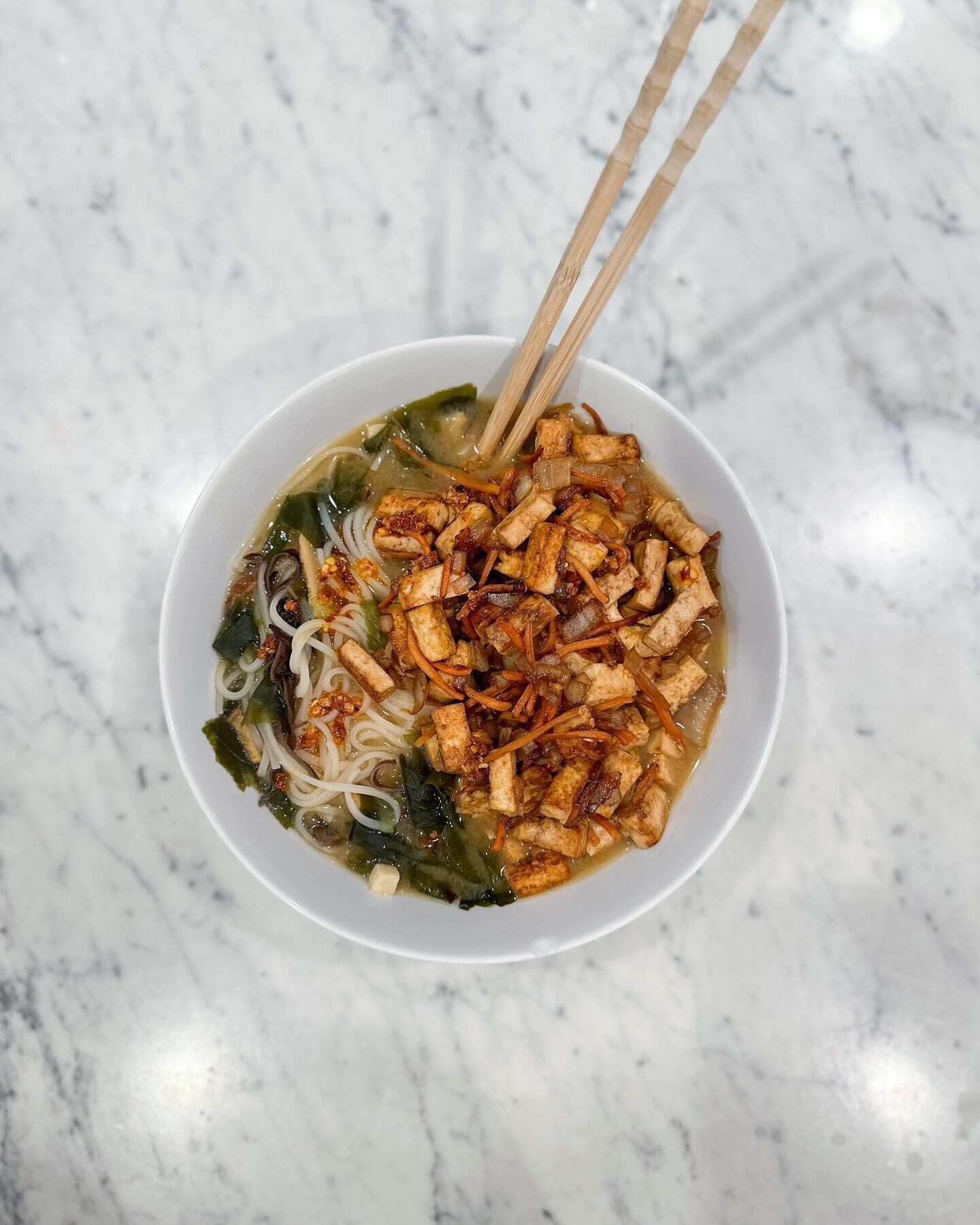 my kinda meal&hellip;a little bit of everything asian! Starting with a white miso base, add in wakame, shiitake mushroom, black fungus - add in rice noodles &amp; boil for approximately 5-7 minutes. while that is boiling away, add tofu, carrots, &amp