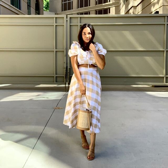 if it&rsquo;s no fuss, can be worn multiple ways and screams spring/summer just throw it in the bag🙌🏽 @whowhatwearcollection can have all my coins🤑 y&rsquo;all this set is too good &amp; is currently 30% off🙌🏽 @liketoknow.it #liketkit http://lik