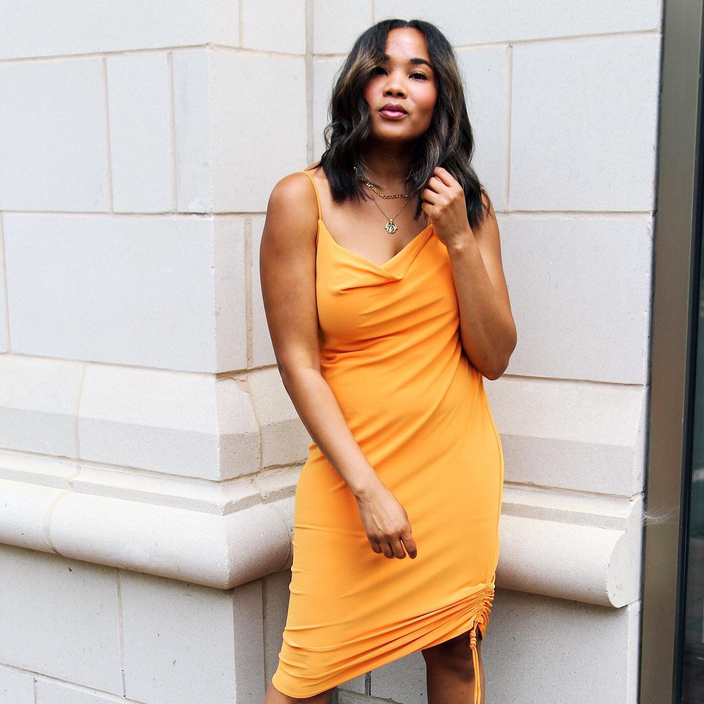 O R A N G E ✨🍊 a color that evokes happiness, warmth, radiance &amp; positivity🙌🏽 I love that color within your wardrobe can make you feel, inspire you, and give you unshakable confidence. sharing more over on the blog. Link in bio! 📷: @adsamuels