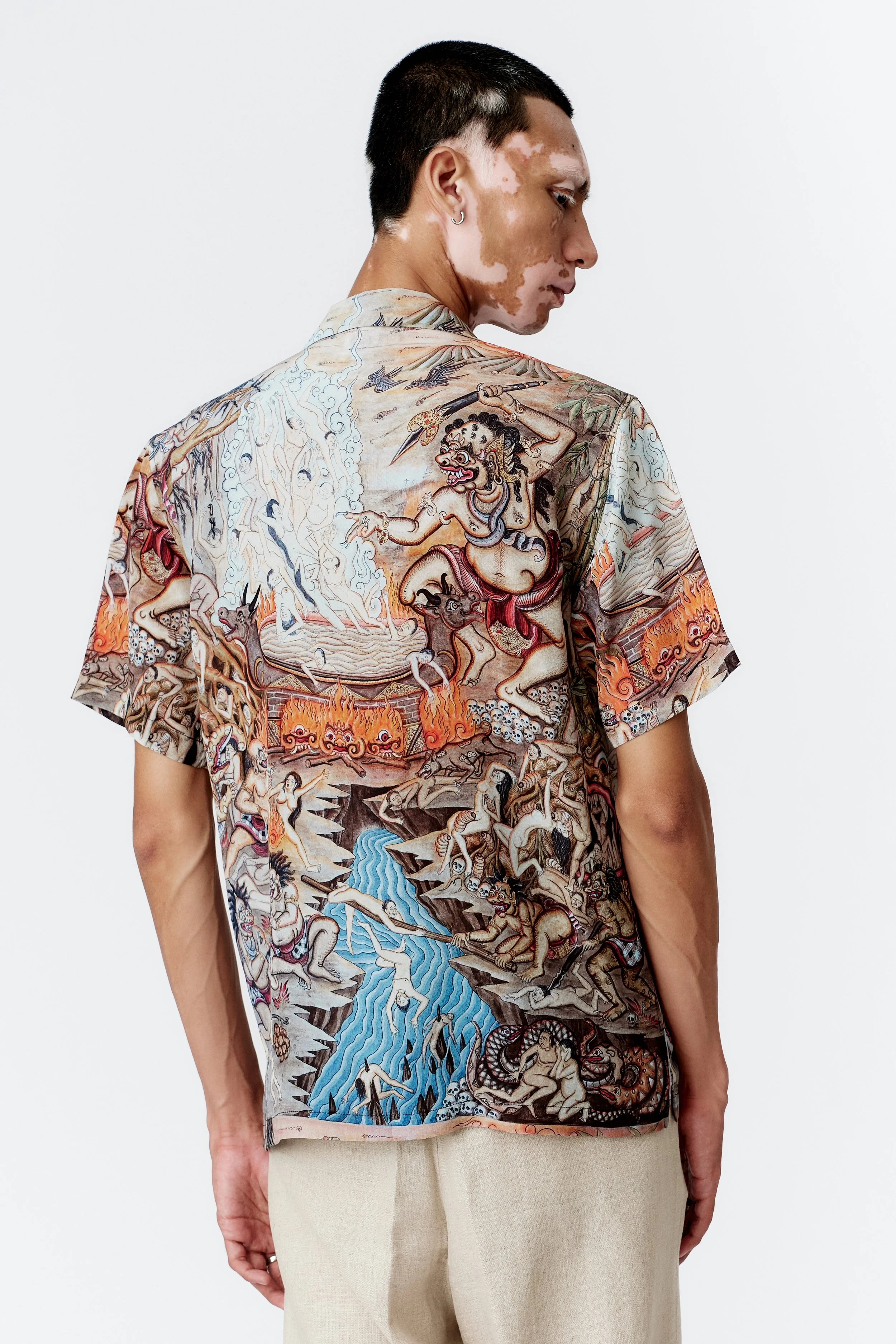 back side angle model image wearing Atma Penangsaran silk crepe short sleeve shirt.