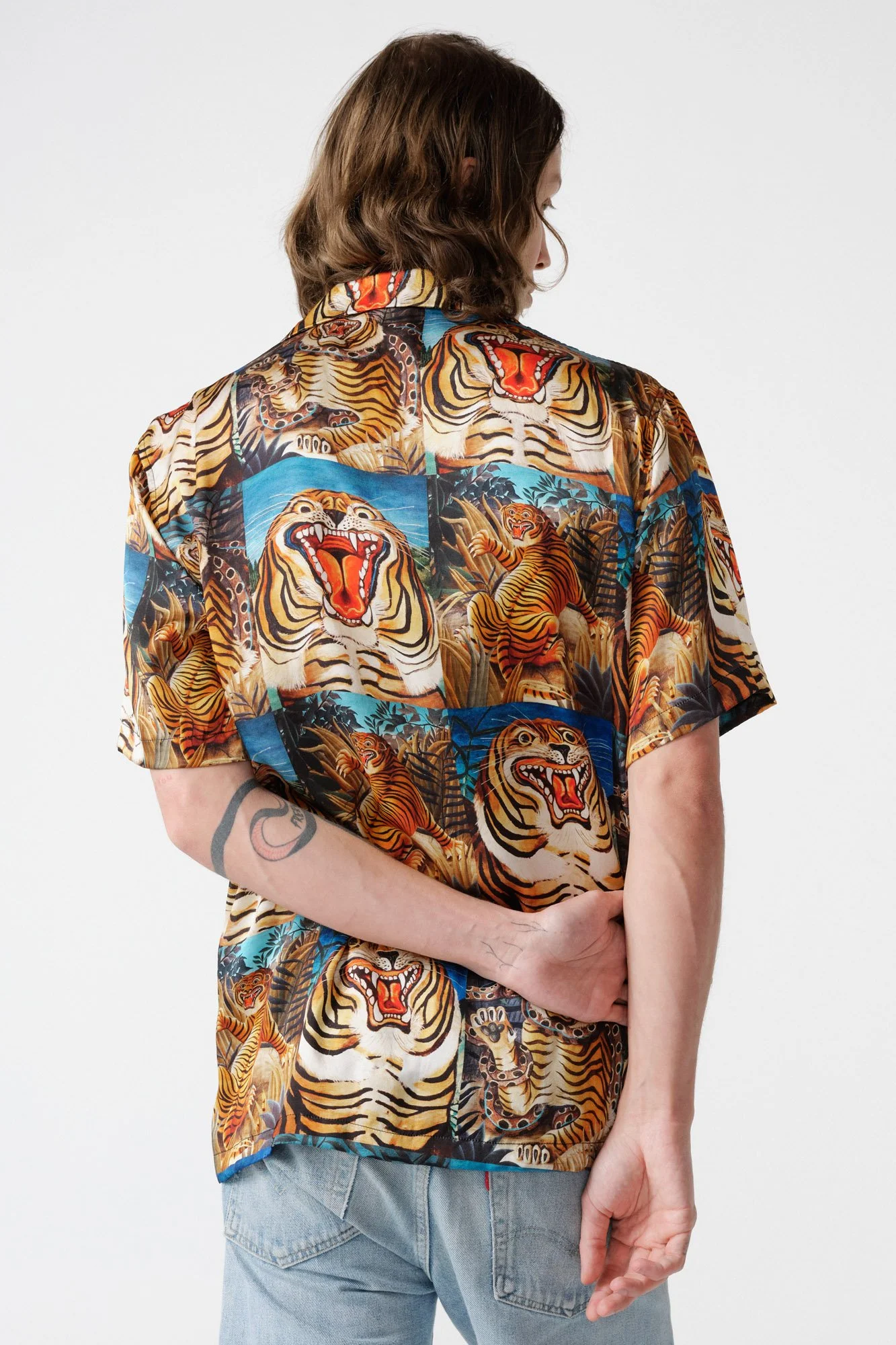 endless-joy-tigre-printed-silk-satin-short-sleeve-shirt-back