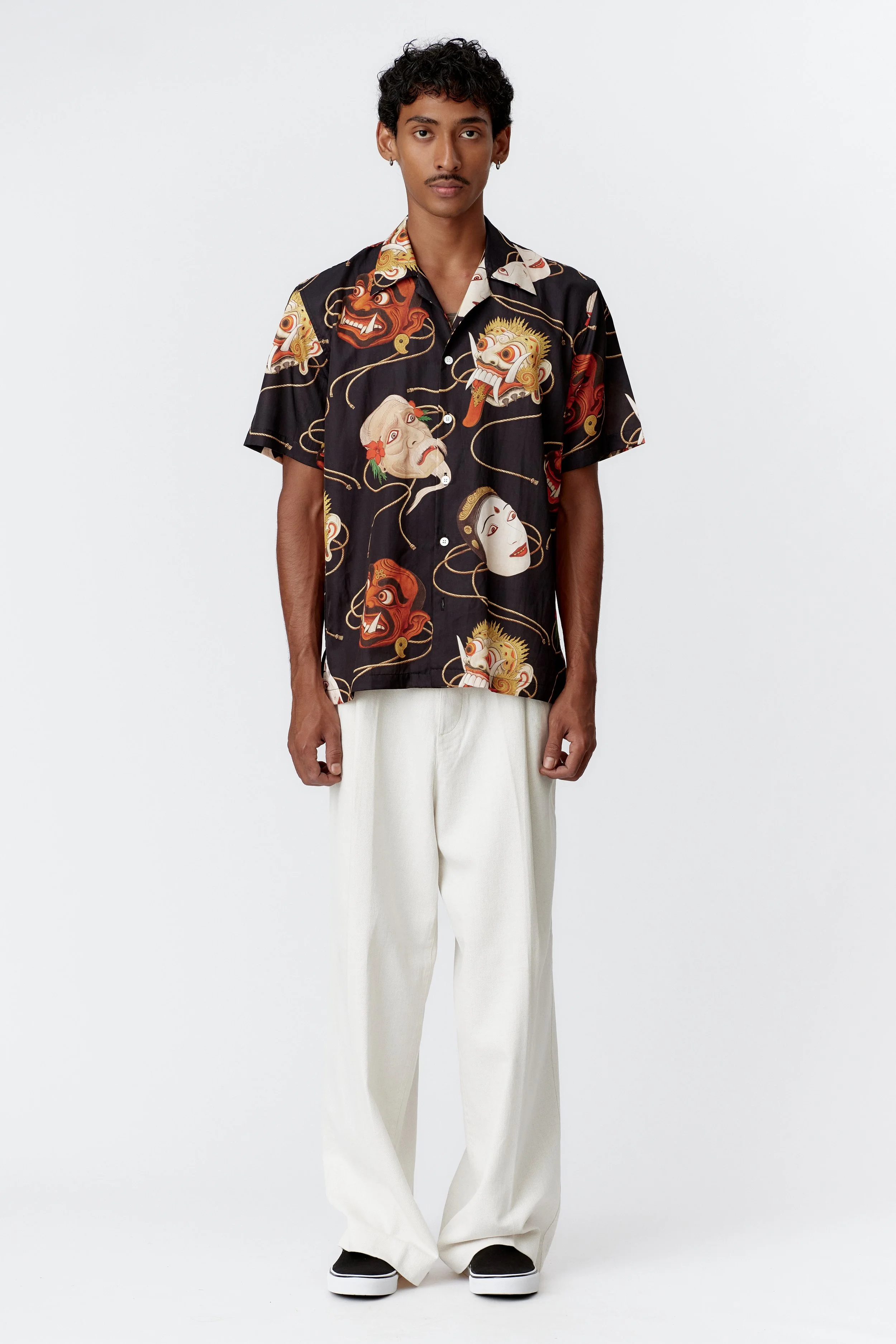 Model Viknes wearing Topeng Black silk cotton shirt front view