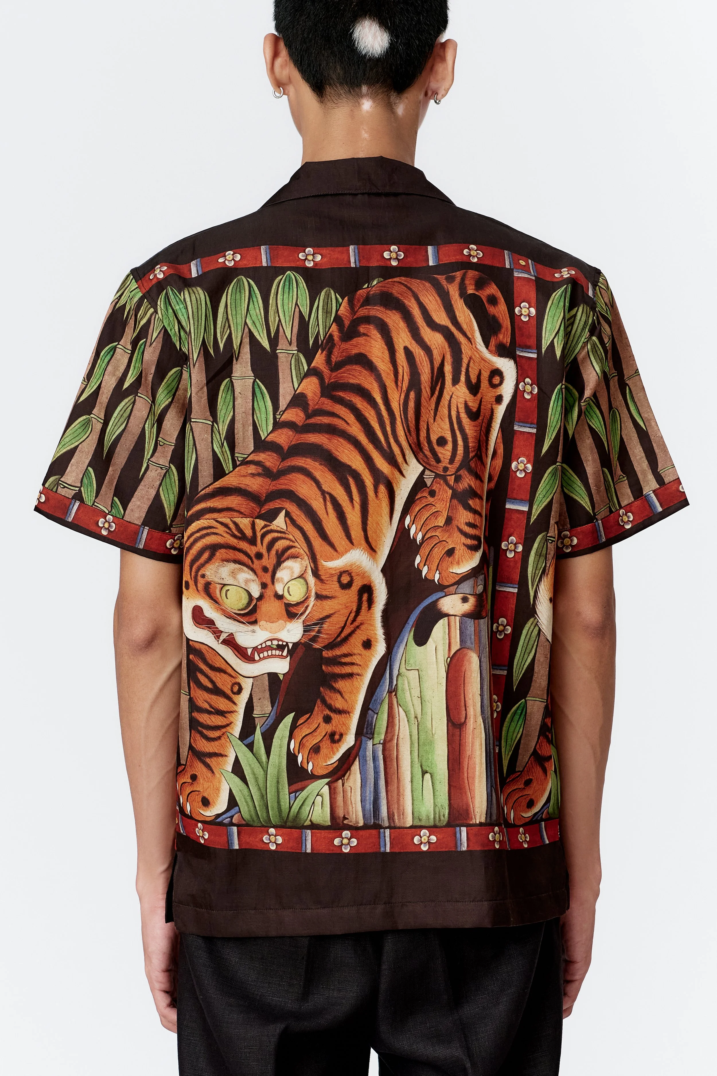 Back view of full size Tiger prowling on back of Tiger Border short sleeve shirt with structured straight hem