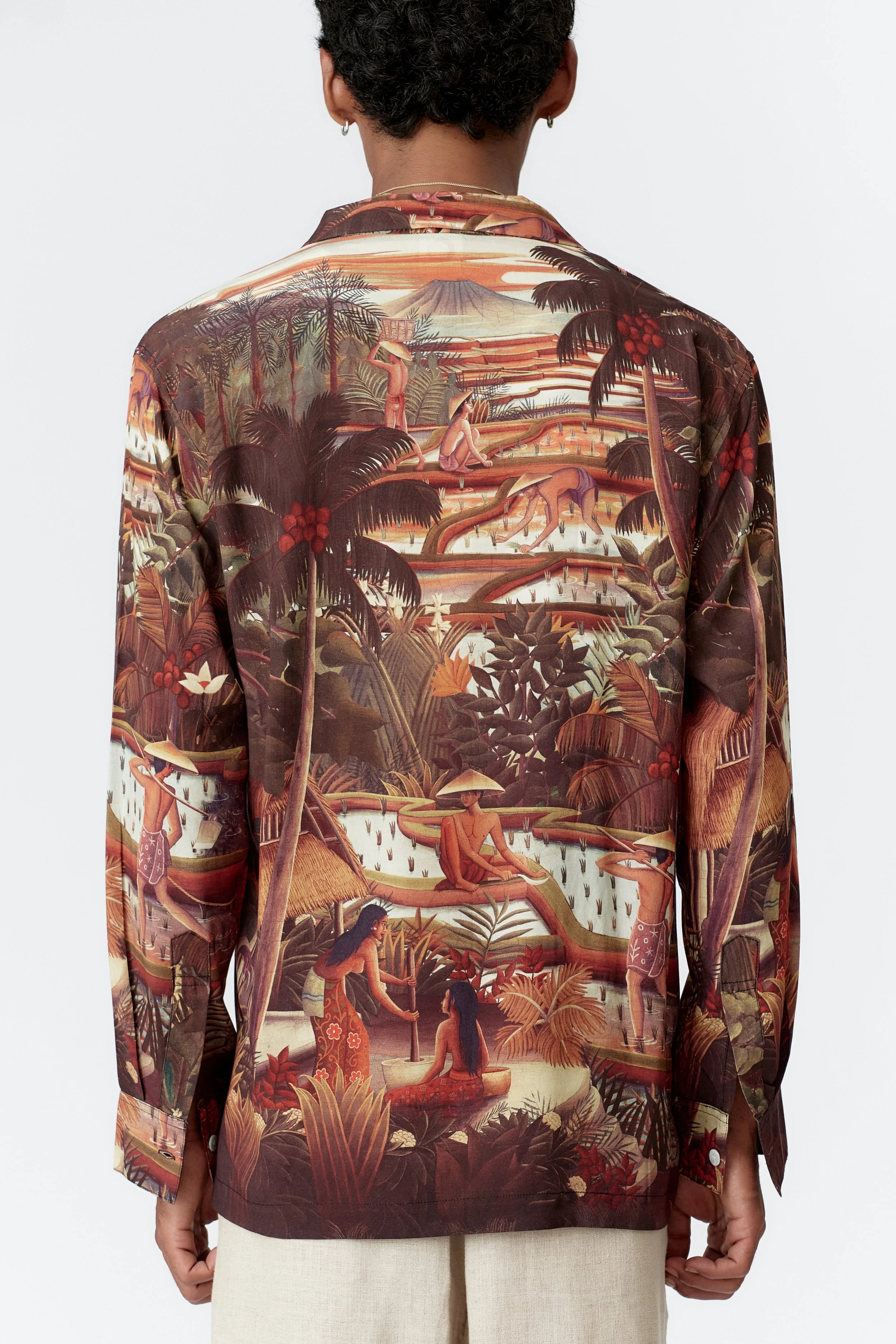 Close-up from behind smooth 100% premium rayon with multi-colour scenic print