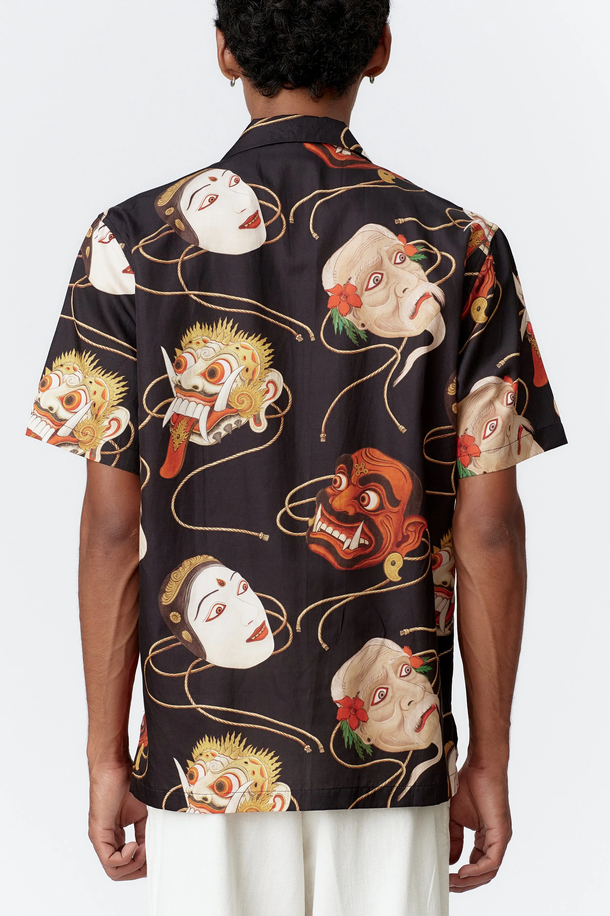 Endless Joy Cotton Silk TOPENG BLACK short sleeve shirt close up of art and model viknes