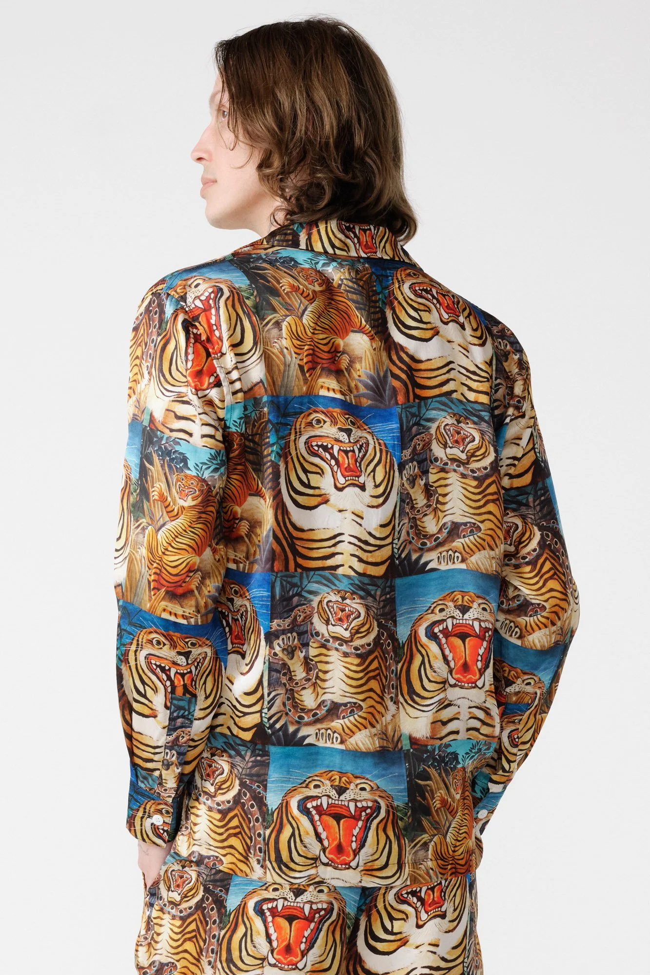 endless-joy-tigre-printed-silk-satin-pyjama-set-back