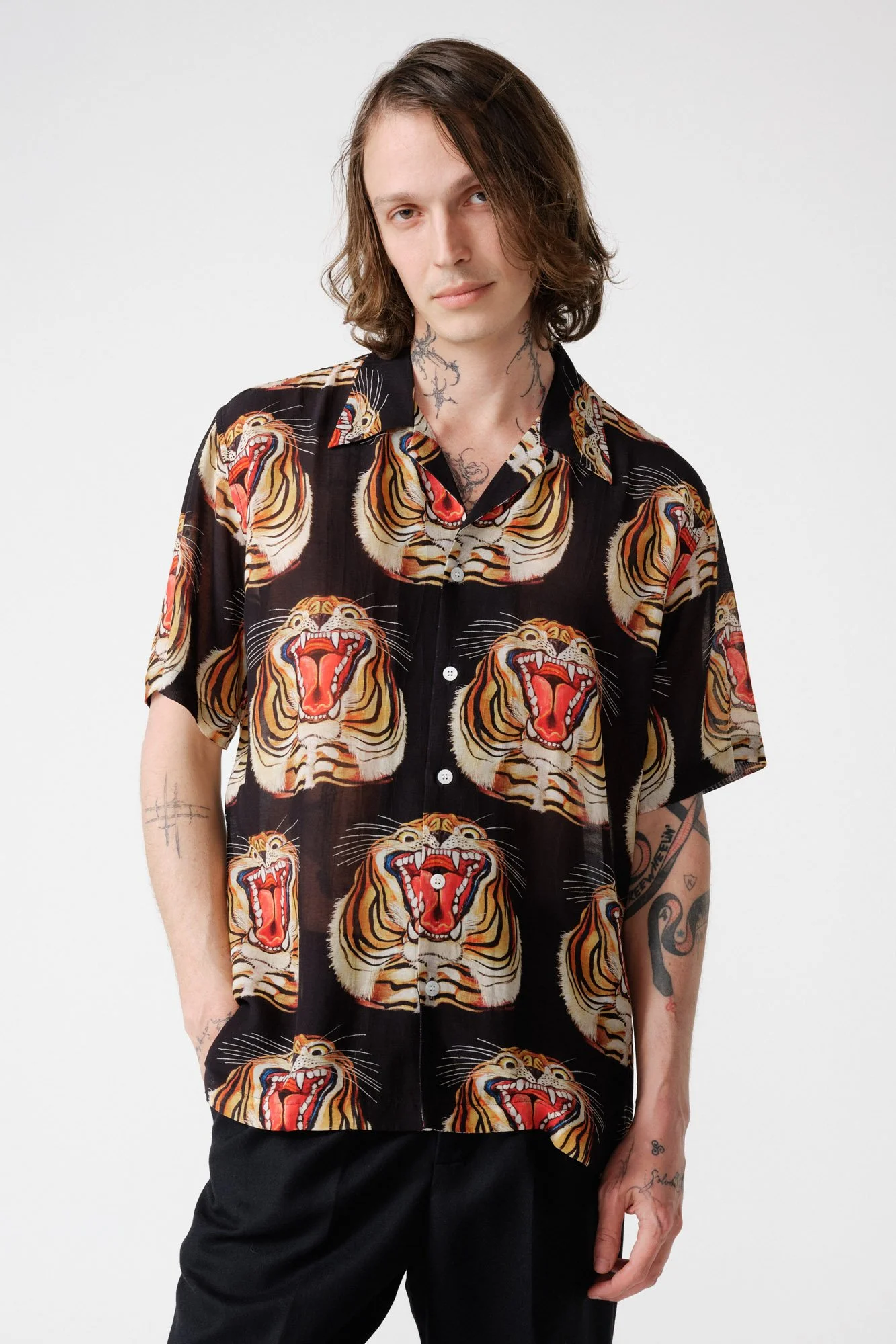 endless-joy-tigre-black-silk-rayon-short-sleeve-shirt-close-up-front