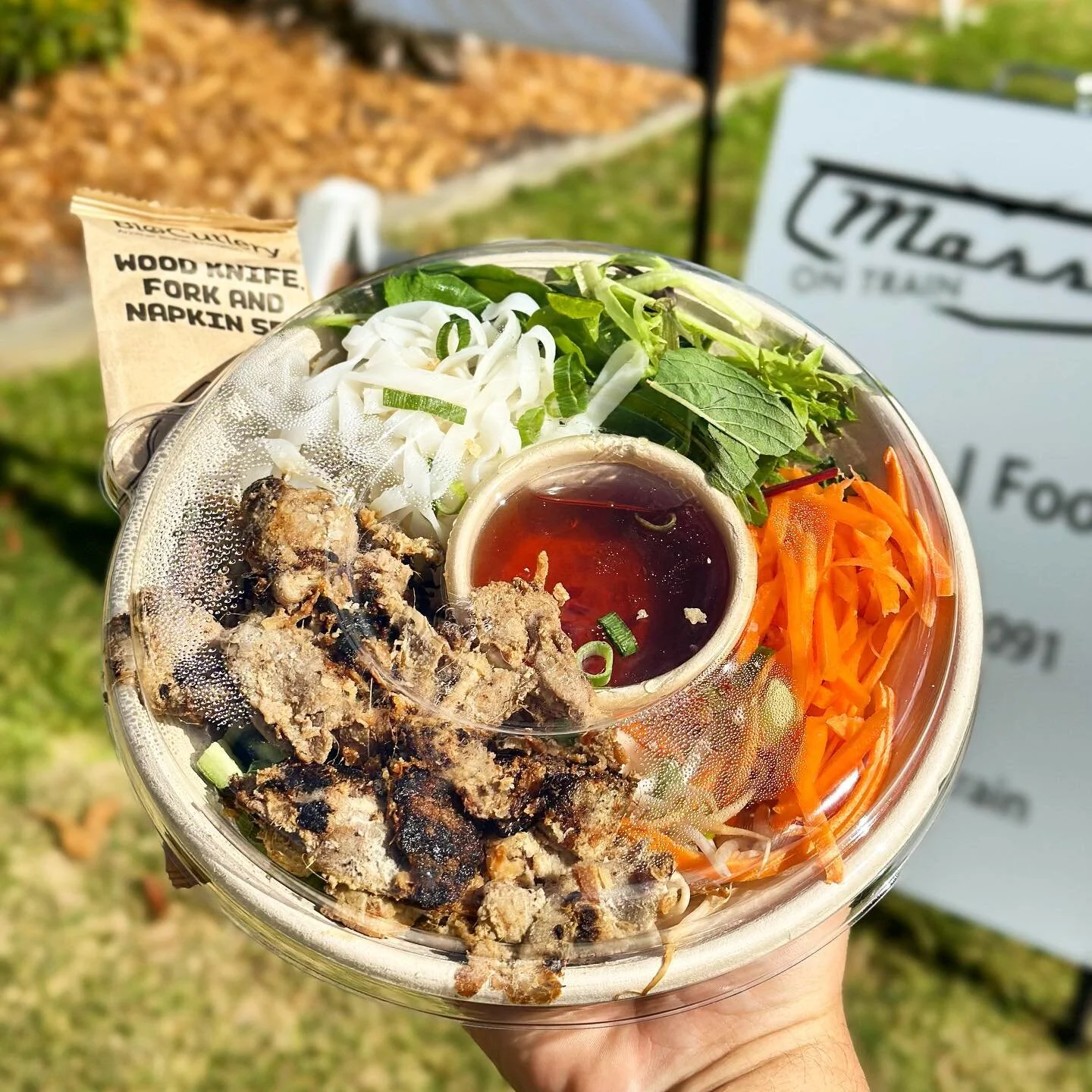 Vietnamese Pork Noodle Salad 🥗 

#goodfood #dinein #takeaway #salad #vietnamesefood #pork #getsomeporkonyourfork #mossyontrain #seeyouatthemossy #visitbatemansbay #eurobodalla