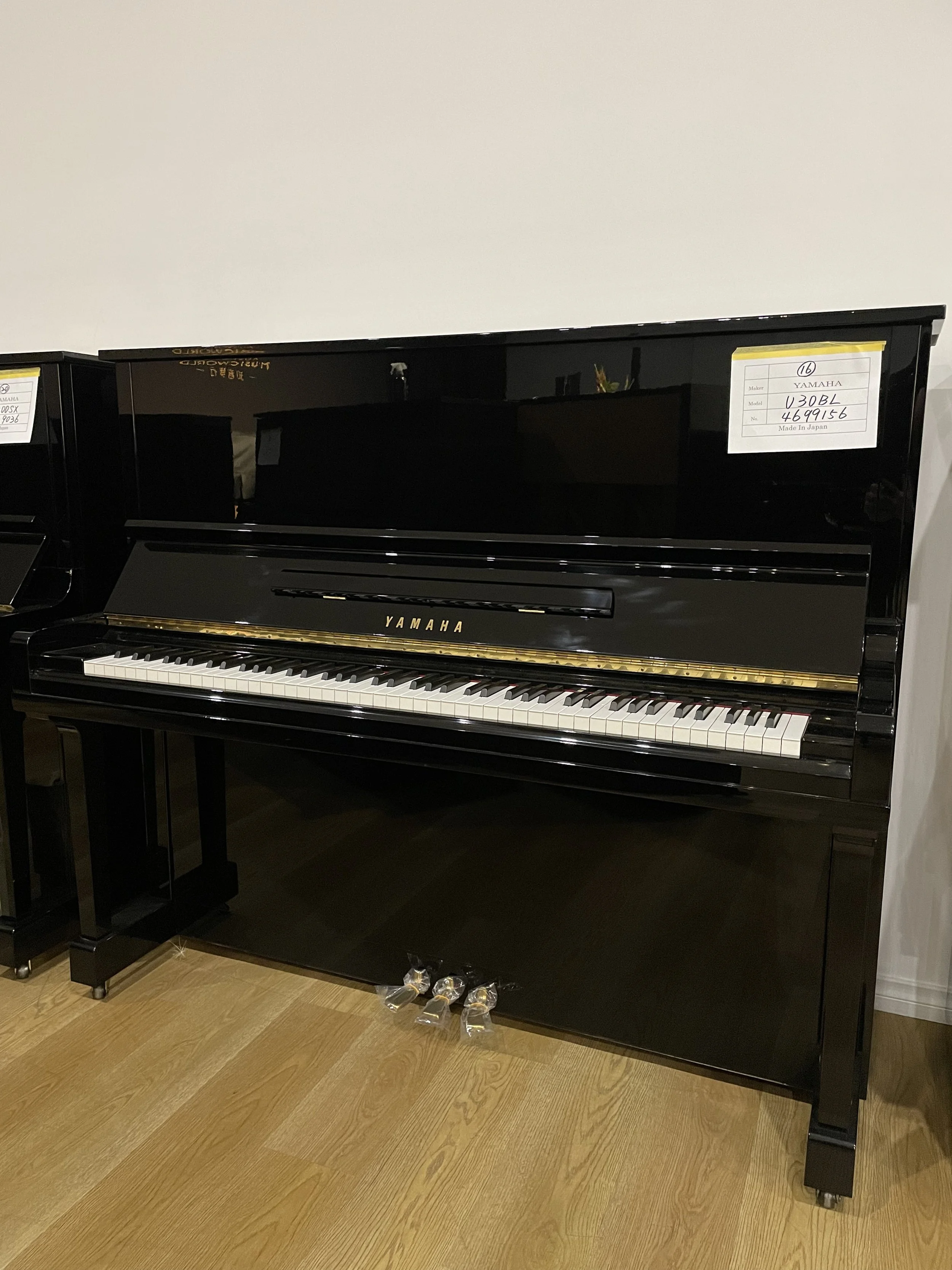 YAMAHA U30BL MADE IN japan 1990
