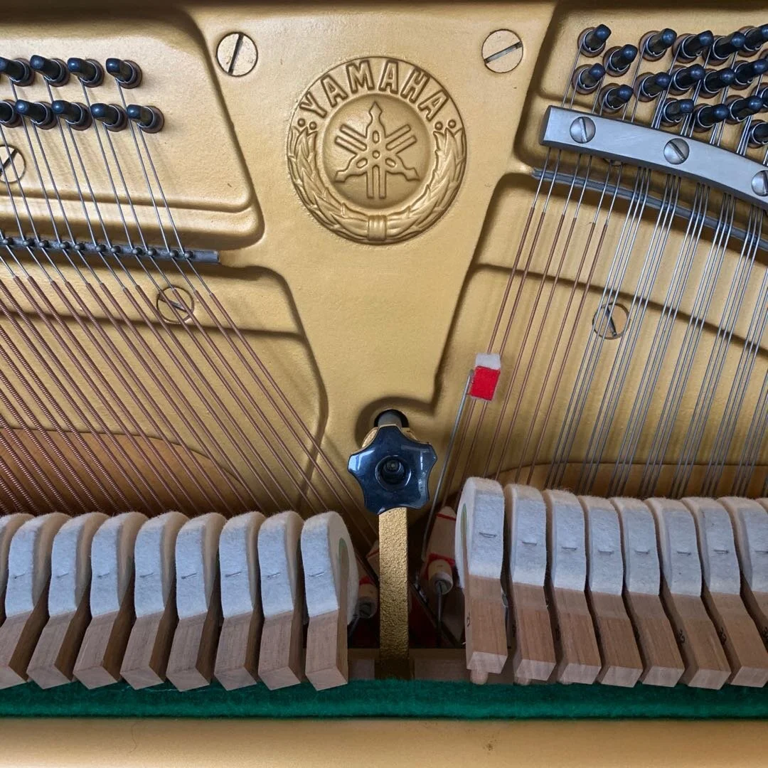 yamaha-131cm-w102-walnut-upright-piano-frame.jpg