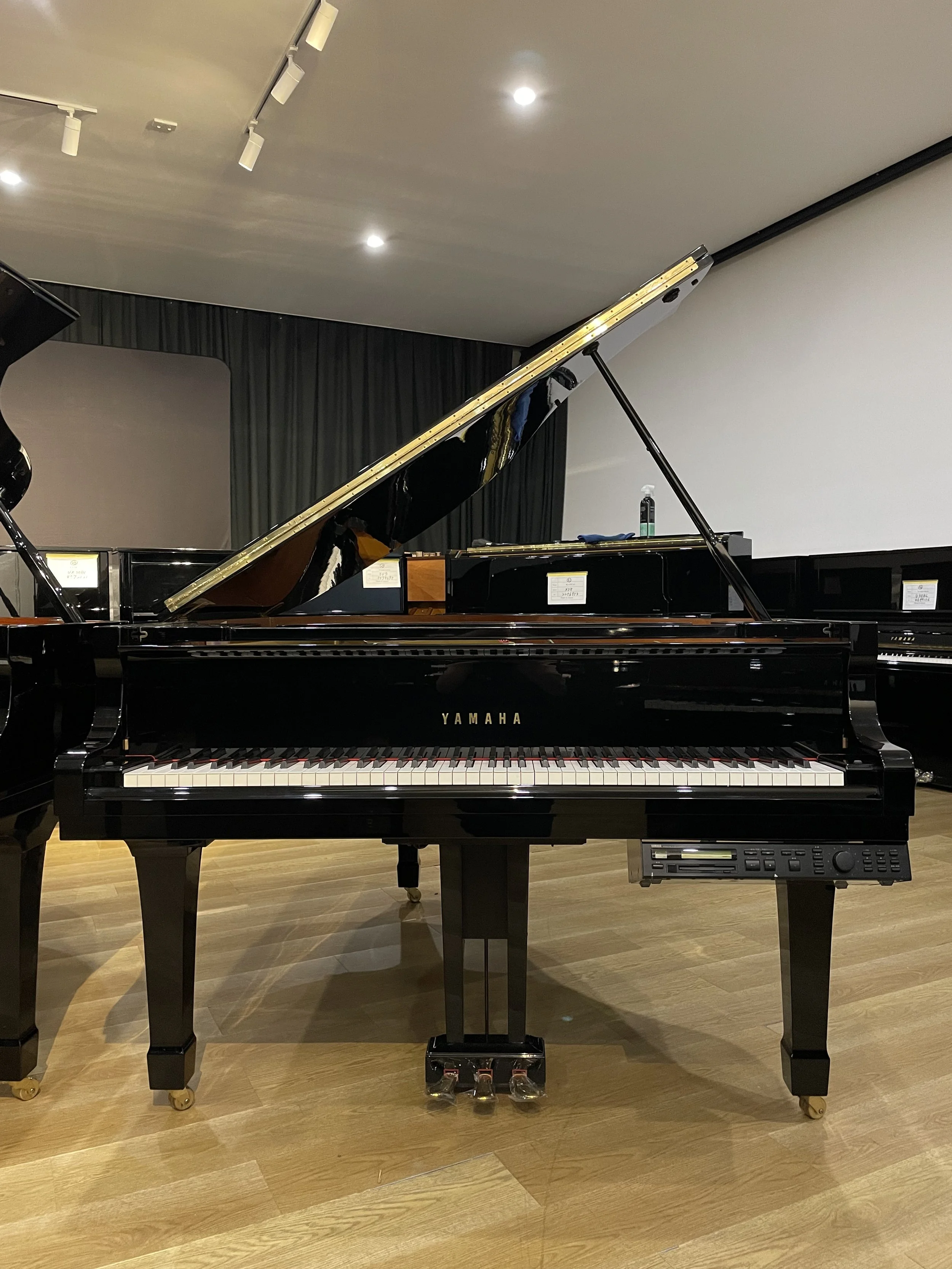 YAMAHA G3E  (Disklavier) made in japan 1994