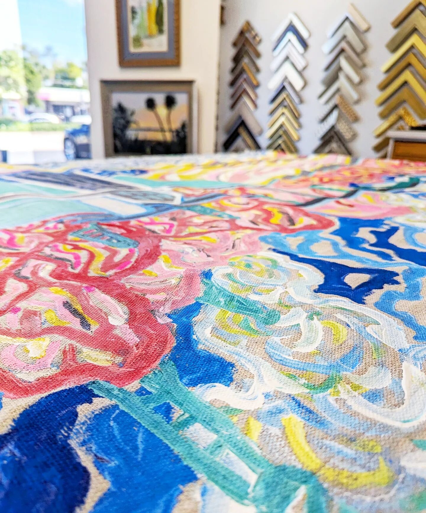 So many oversized art pieces coming through our doors lately! This super cool painting is currently on the work table, and you're definitely going to want to see it completed.
Stay tuned!! 💙🤍❤️💛🩷🩵
.
.
.
.
.
#thegiltcomplex #customframıng #finear