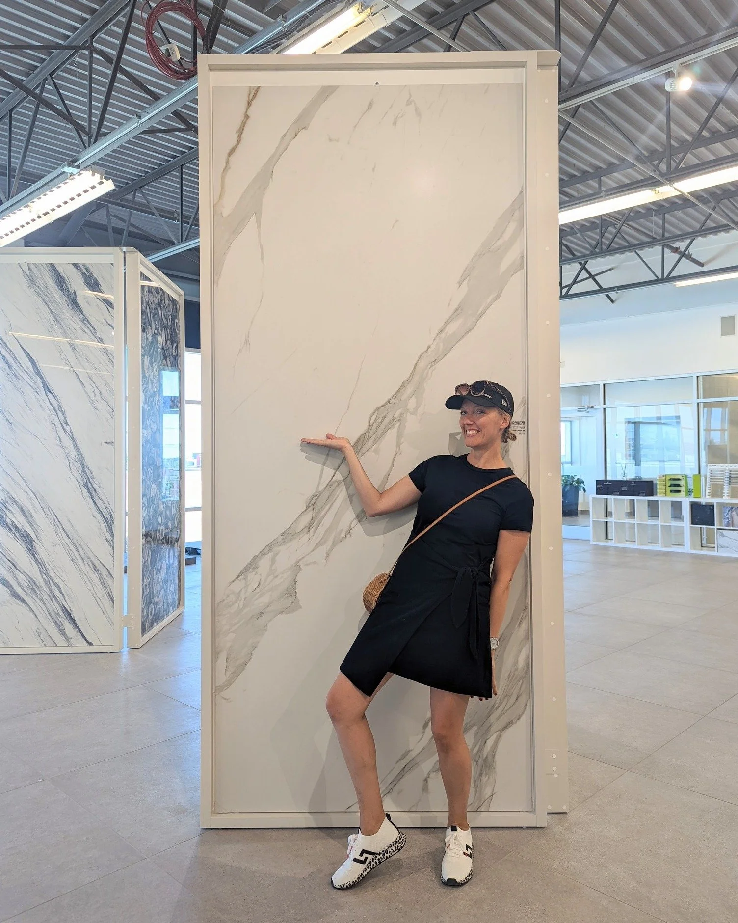 Wanna do a shower with porcelain slabs??! Come see us! This is the new hot thing to do if you're renovating a bathroom and want that up-scale look we all drool over when we browse @pinterest 
It is also the new hot thing in countertops! Gives you the