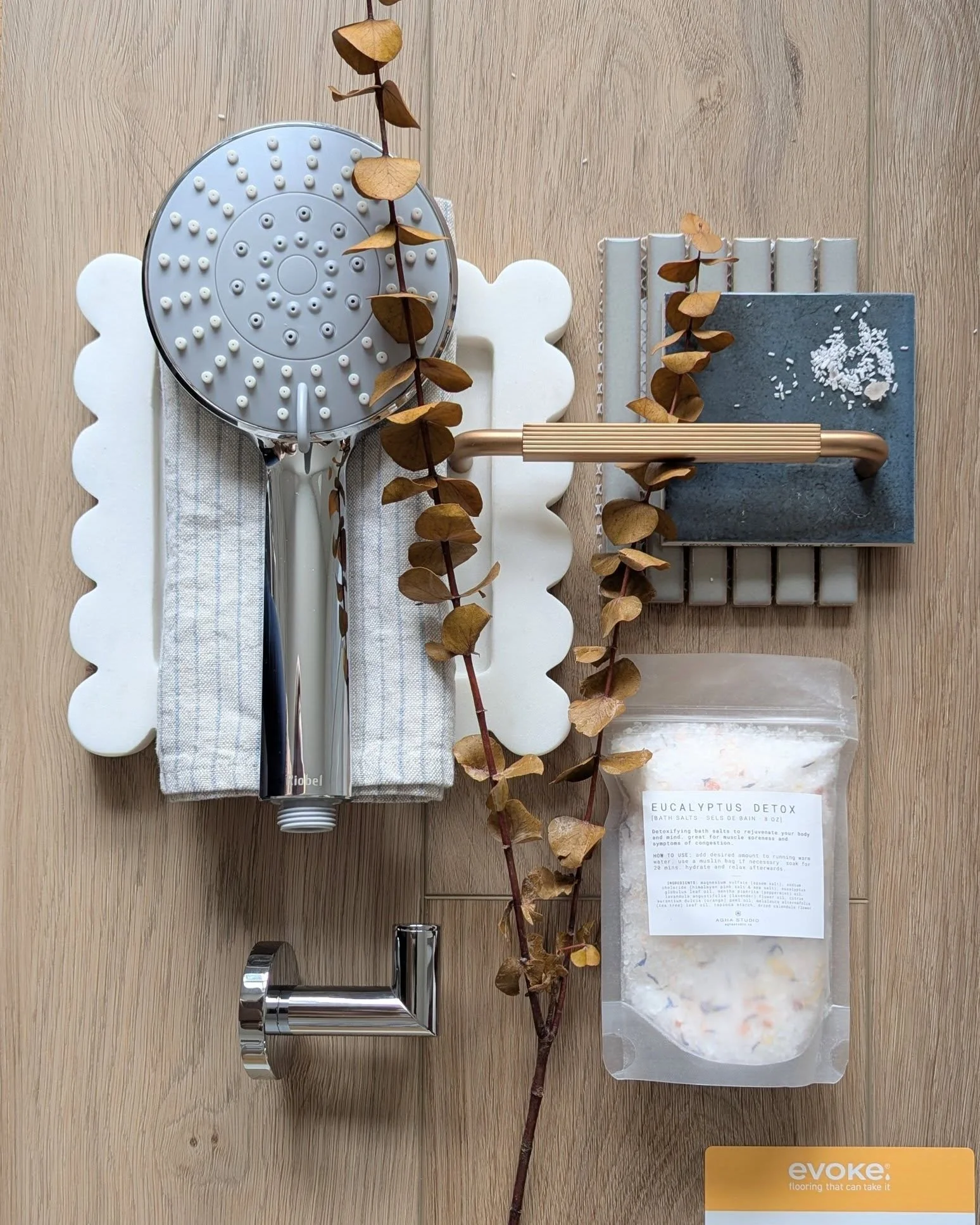 Beautiful 🍂fall🍂 flatlay; showing you how to mix colours, textures, and metals.
The shower accessories are chrome (your least expensive option) and the cabinet hardware is champagne bronze. The tile is a dark midnight blue-black and the kitkat shap