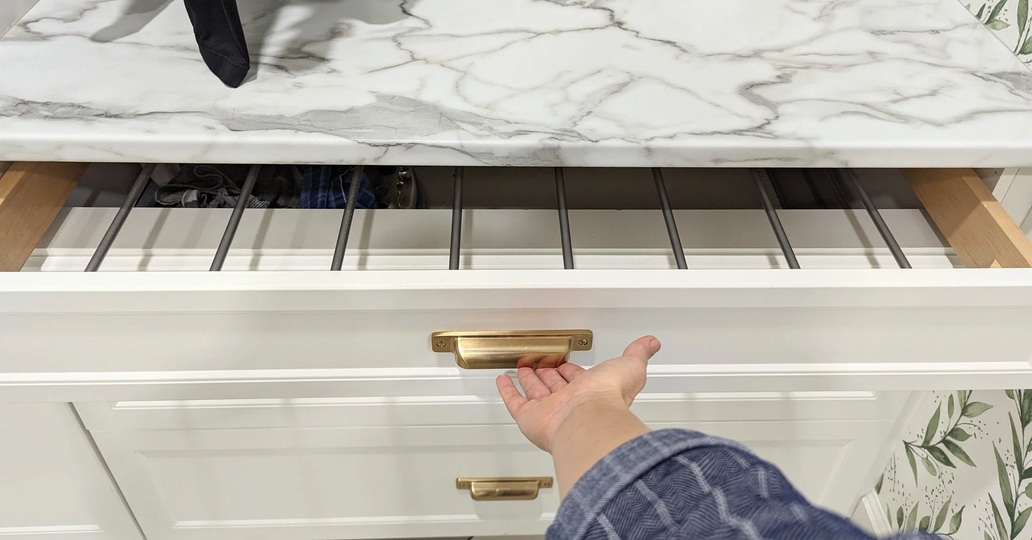 Laundry organization is a must! There are many ways to get more out of your room; cabinets with great accessories, wall-mounted hangers that fold in and out, a shelf with a rod so you can make a practical or pretty moment above your air-drying clothe