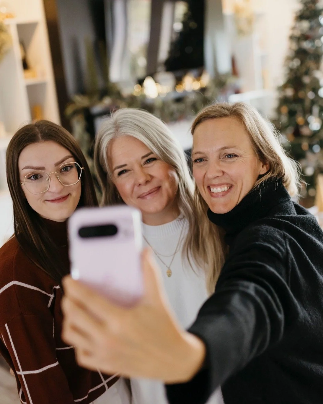 P H O T O  F U N D R A I S E R 
It'll be busy at the store today 10-4. I'm excited to see how great the professionals makes the store look! If you signed up, we'll see your beautiful faces later today!! 
@kelseyvictoriaphotoandfilm 
@brittneyjunephot