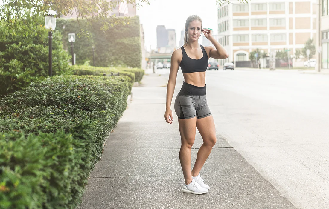 Senso-Headphones-OverEar-Female4.jpg