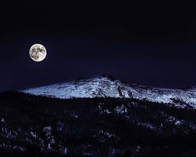 The #moon was too beautiful not to attempt to shoot on this frigid night while driving away from #rmnp. .
.
.
.
.
#rockymountainnationalpark #mountain #landscape #landscapephotography #moonscape #nikonz6 #z6 #nikon70200 #colorado #winter #snow #snowy