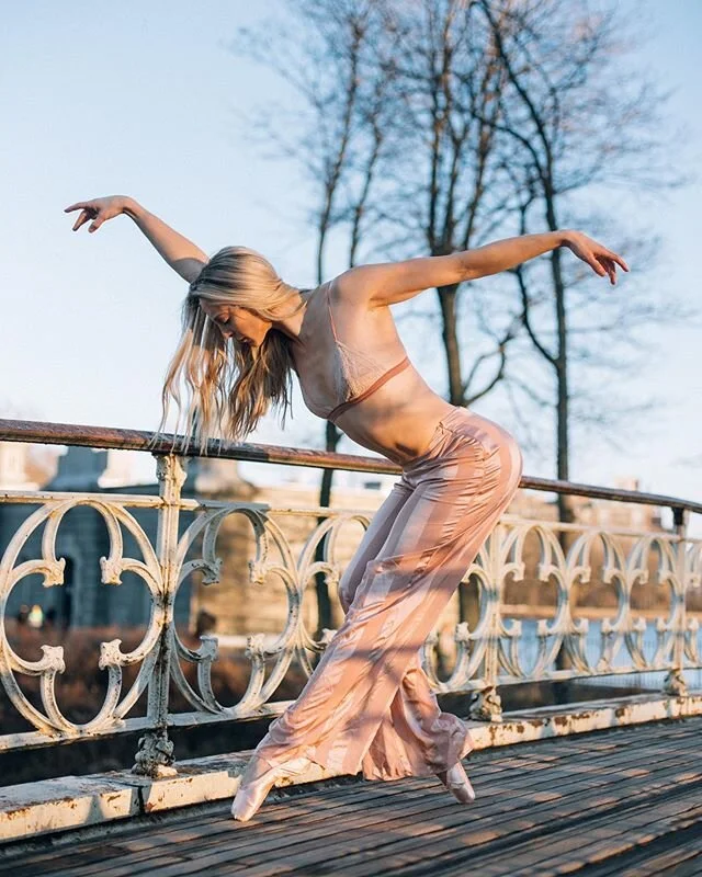 Stop waiting for someone to give you permission to be who you want to be. ⠀
✨⠀
📸 @jontaylorphoto ✨ ⠀
#ballerina #nycdancer #dancersworld #bewhoyouare #onelifeliveit