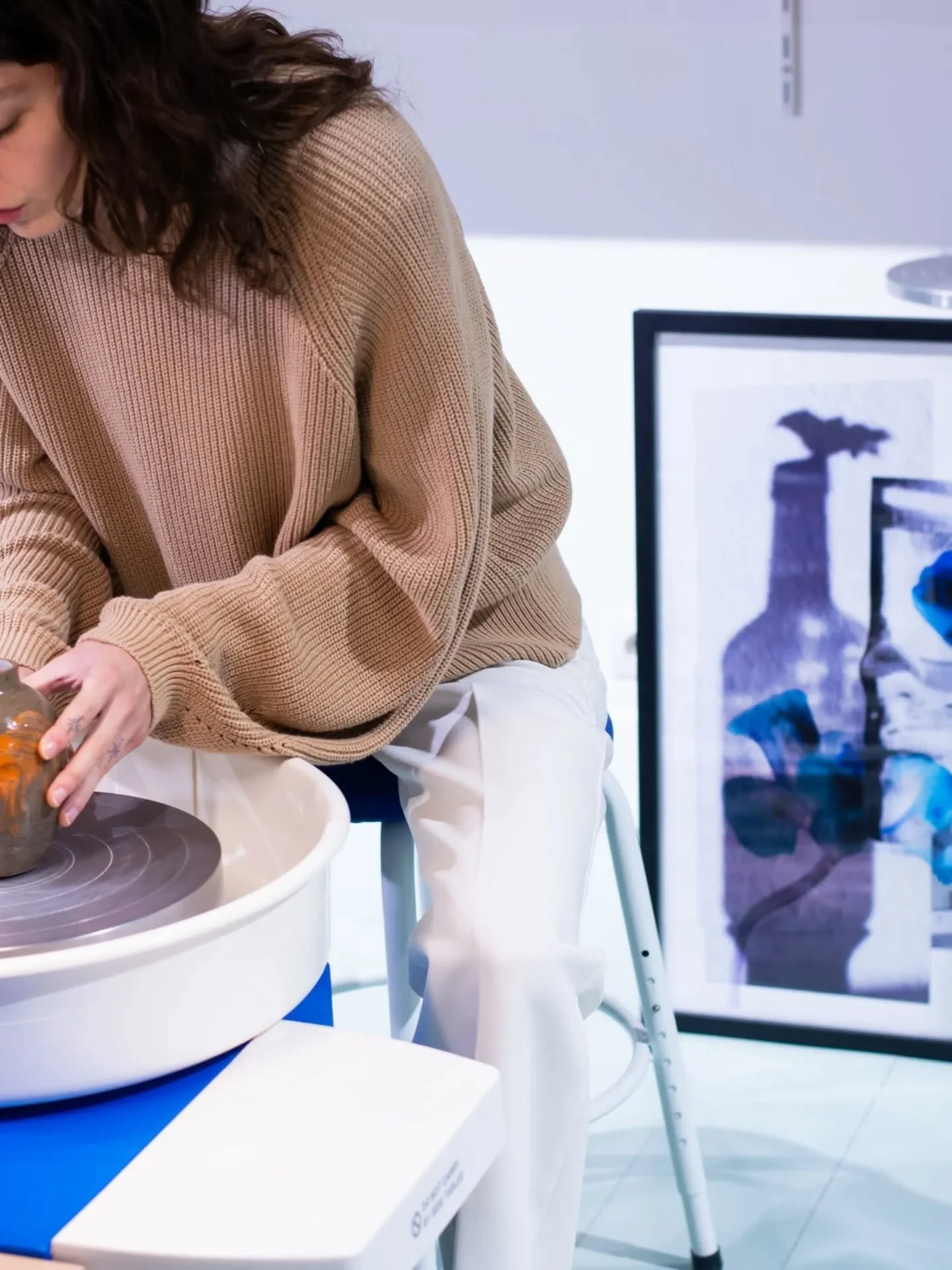 I draw inspiration from others - my fellow artists, musicians, stylists. This crew that never stops creating and inventing. This time, I was inspired by my colleague&rsquo;s ceramic studio @hidarinia, based in Brussels. Once I stepped into his world,