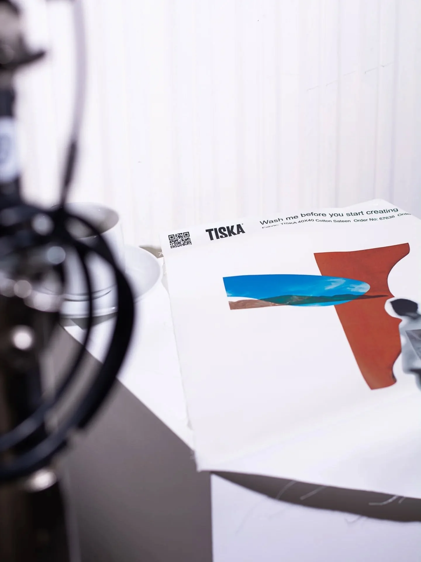 I love abstraction. Forms, colors, lines that create a story, a very special one. It's up to us, spectators, to interpret and imagine our own. Often different to the one artist had in mind, but still art gives us the freedom to imagine, &agrave; vous