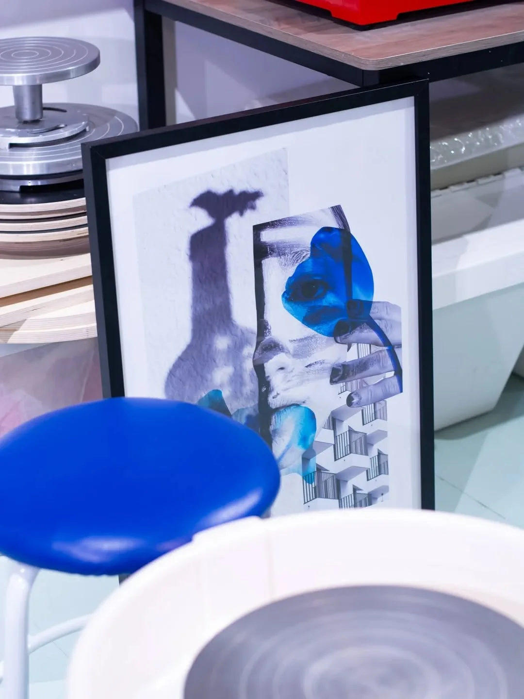 Shapes and colors for coming weekend 💙

#mixedmediacollage #mixmediaart #makingart #artforhome #artworkforsale #artcurators #uniqueart #collageartwork #paperart #artinprogress #artcollage