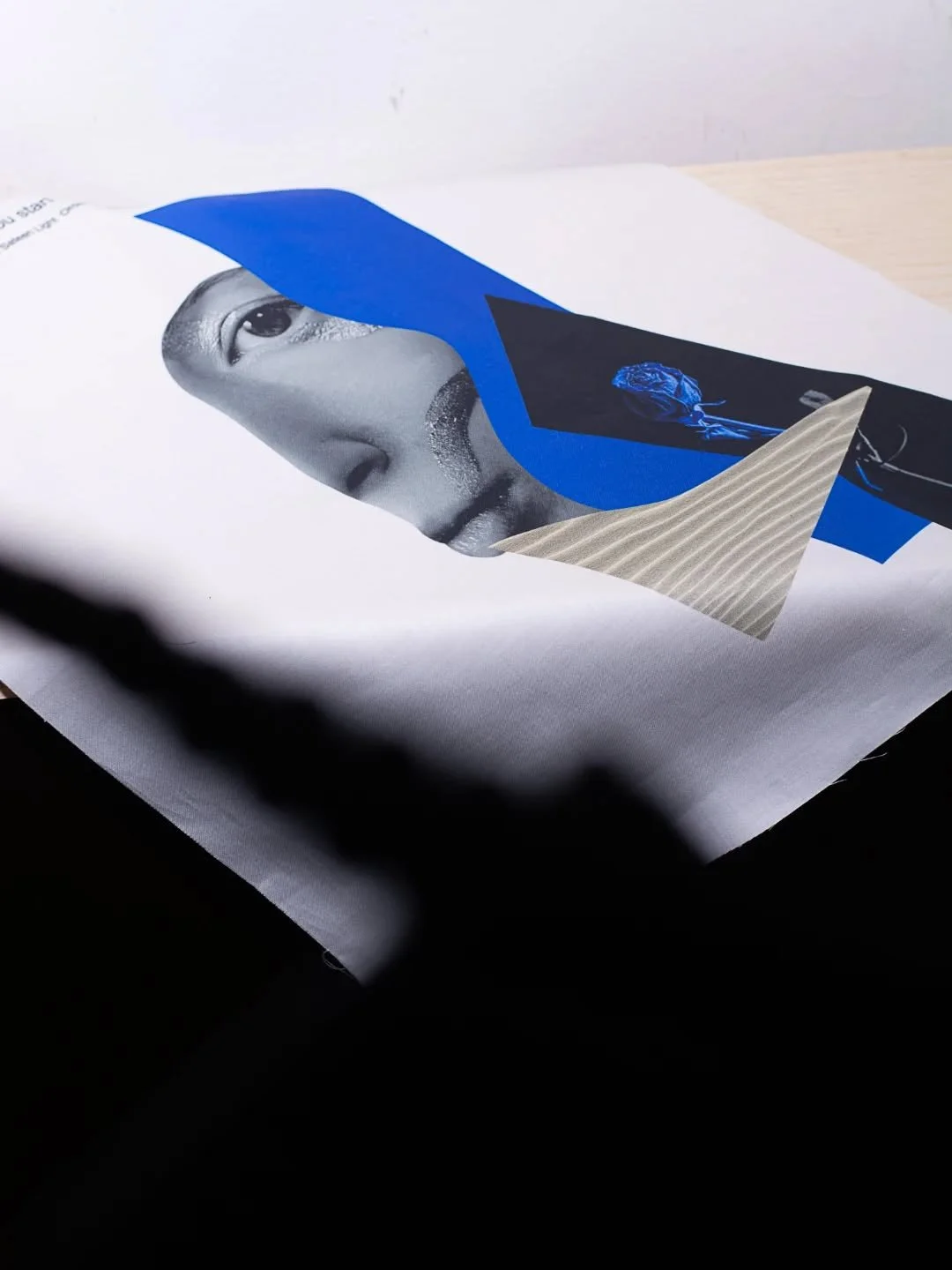 Digital media on cotton poplin fabric 👤

#textileart #textiledesign #art #textiledesign #fabricdesign #fabricart #graphicdesign #graphicart #visualarts #patterncreation #patternart #motifcreation #motifforfabric