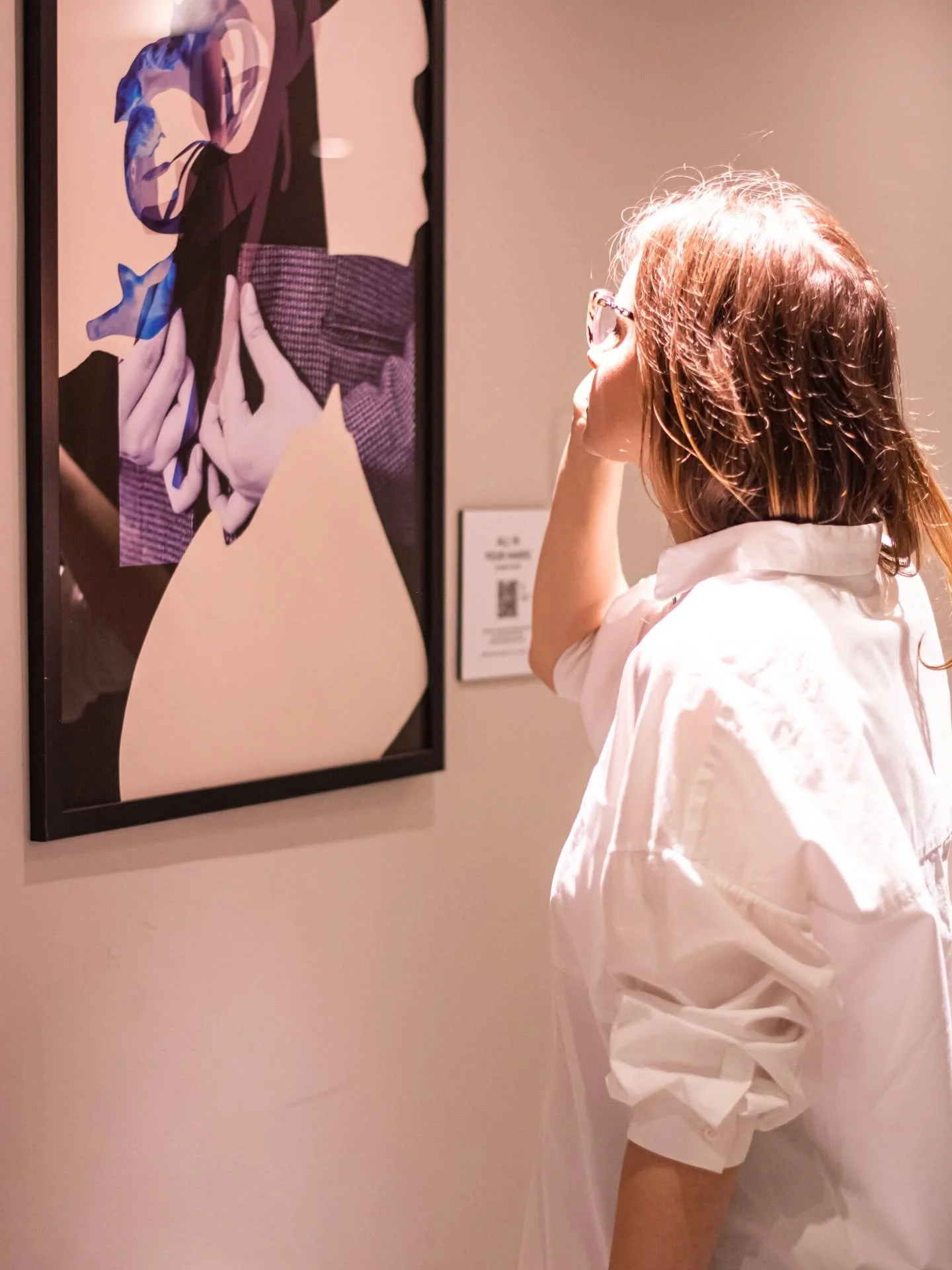 A precious moment. Visual work 'All in your hands'✋ Digital media. Inspiration @nhowbrussels 

#artofcollage #mixmediacollage #paperartworks #collagearts #wallartideas #wallartforsale #fineartwork #originalartworkforsale #mixedmediaartists #creativea