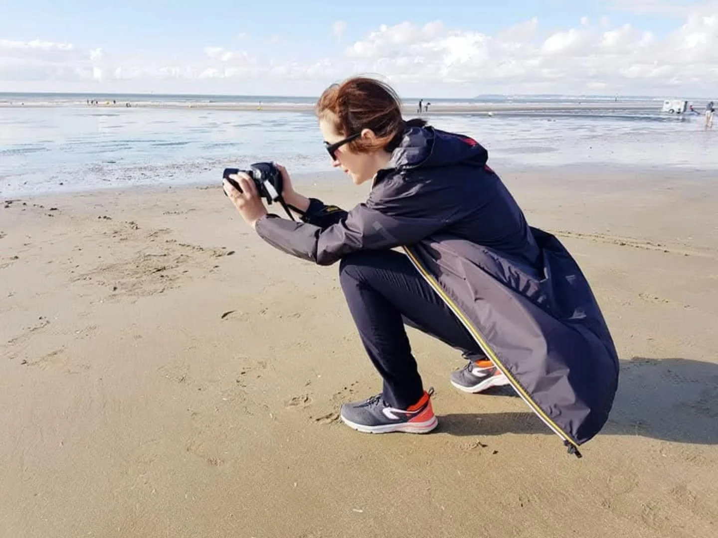 Staying curious is my motto. Keeping my eyes open and observing things around me. Some days are calm and ordinary, others bring new discoveries, unplanned meetings or sudden ideas. My goal is to stay that questioning mind, which wonders and asks endl