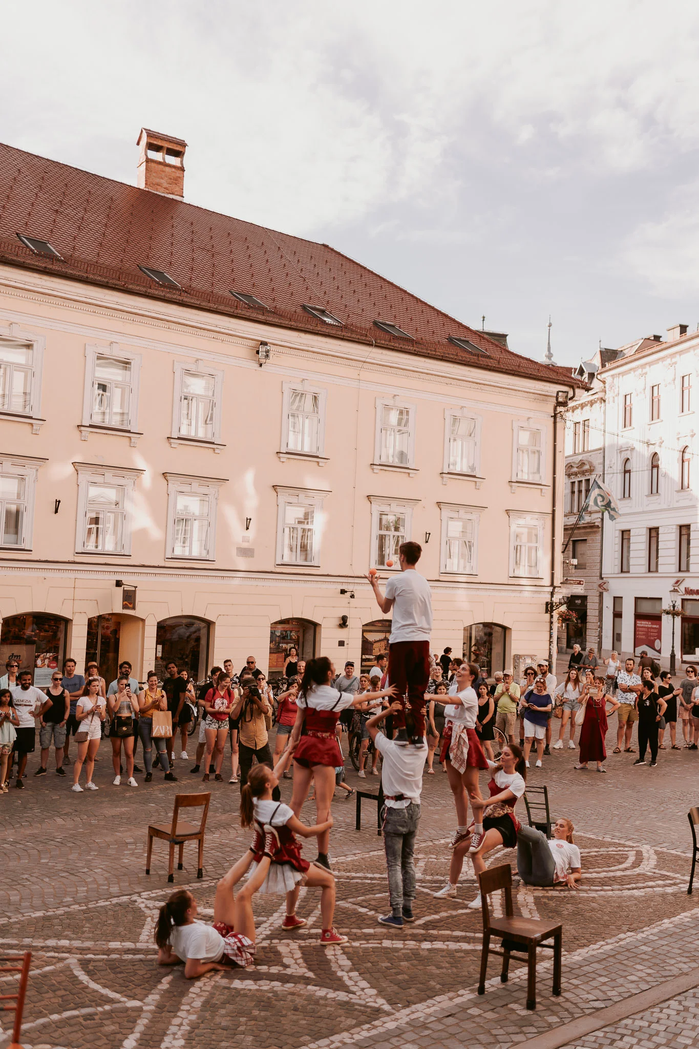 20190701-ONI-Ada-Kogovsek-Plesni-svet-Kazina-Ulicna-predstava-Ljubljana-298.jpg