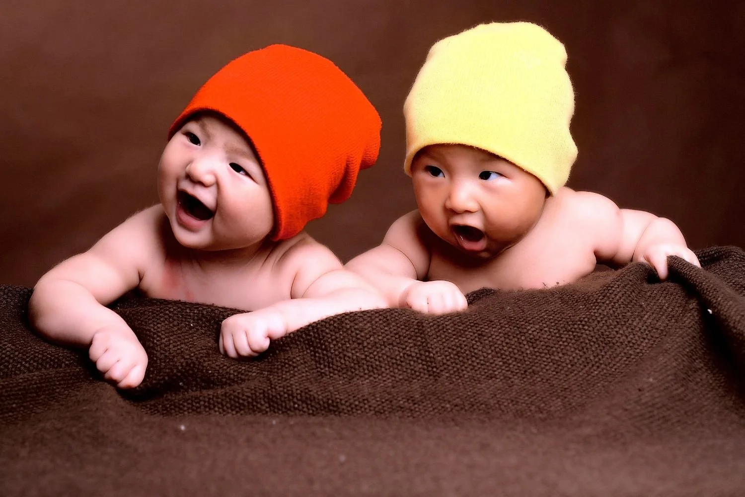 8 Ways a Night Nanny for Twins Helps Your Family