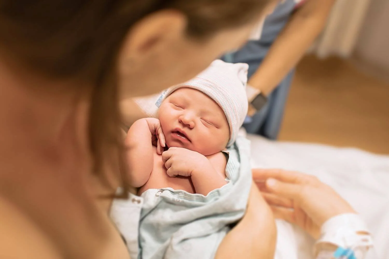 What is a Postpartum Doula: The Ultimate Guide for New Parents