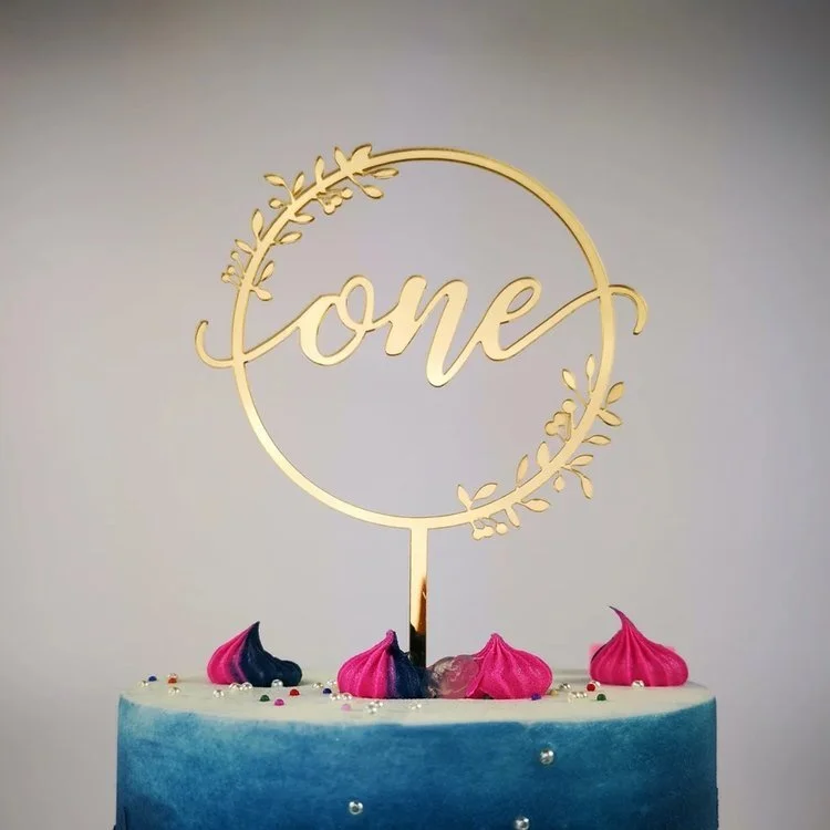 one wreath mirror gold 