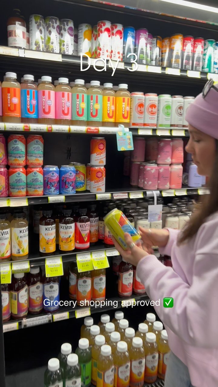 …things I can do while wearing my earrings.
#groceryshopping #handmadeearrings #ThingsICanDoWhileWearingMyEarrings #health foodie I#healthfoodie #turniptruck #handmadestuds #clayearrings #groceryshoppingismyfavorite # #granolagirl #cookingis