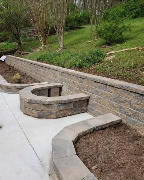 retaining wall with planters.JPG