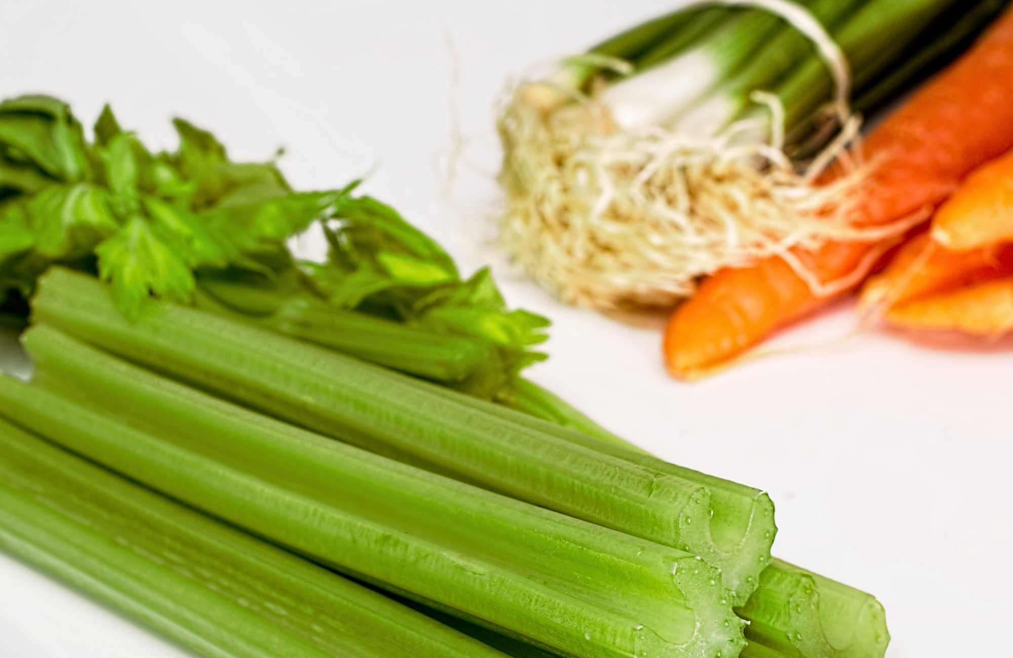 melon Se venligst omdrejningspunkt How to make celery juice without a juicer (simple + easy clean) — Destiny  Lalane