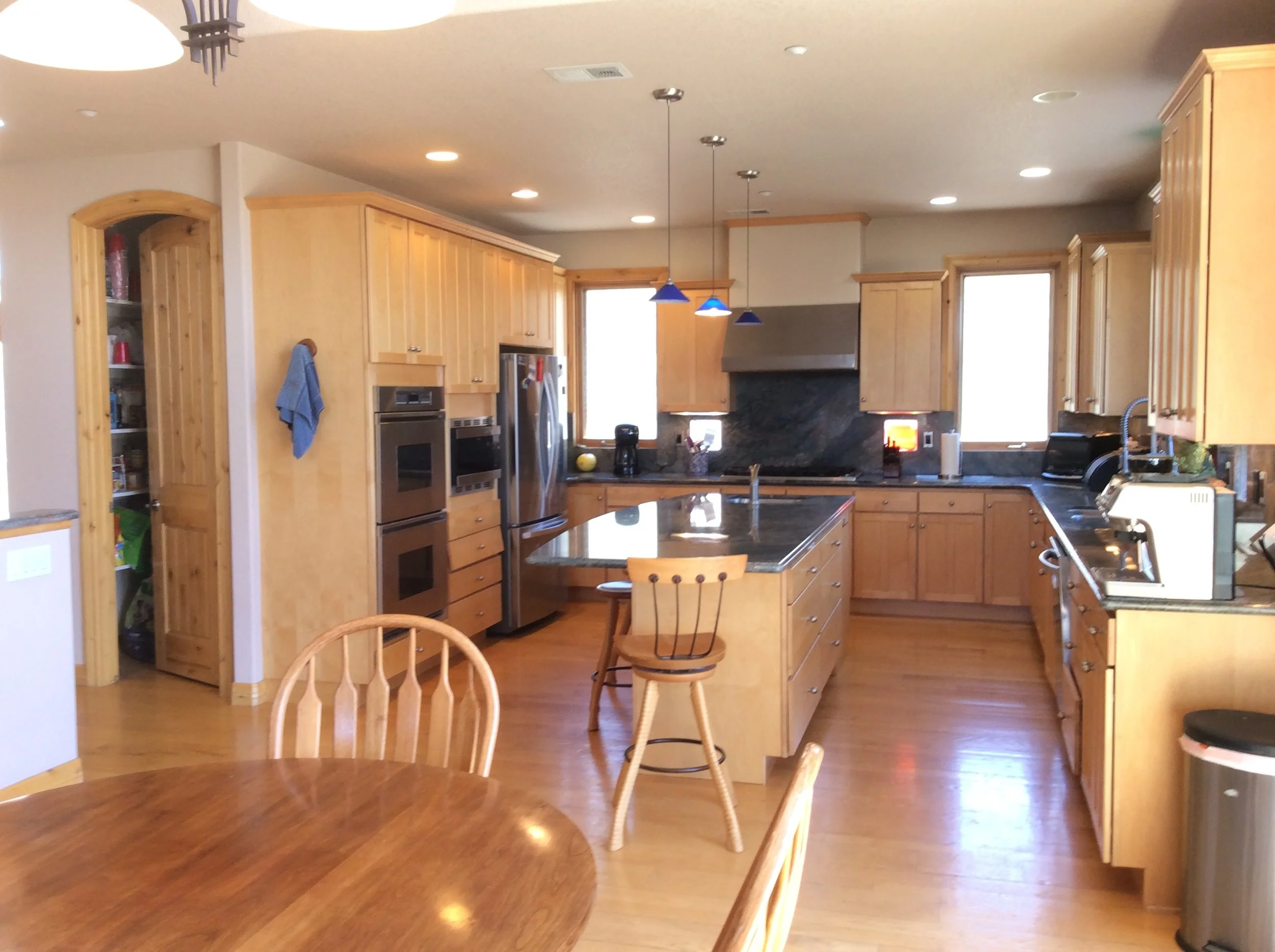 kitchen_2.JPG