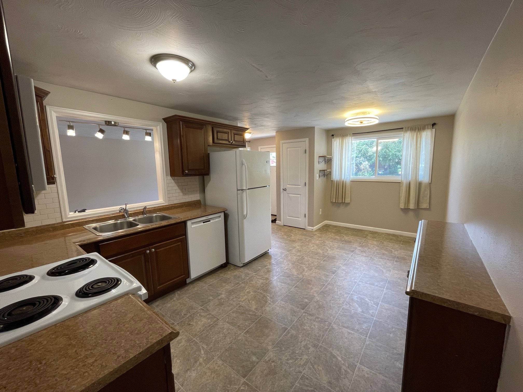 KITCHEN-2.jpg