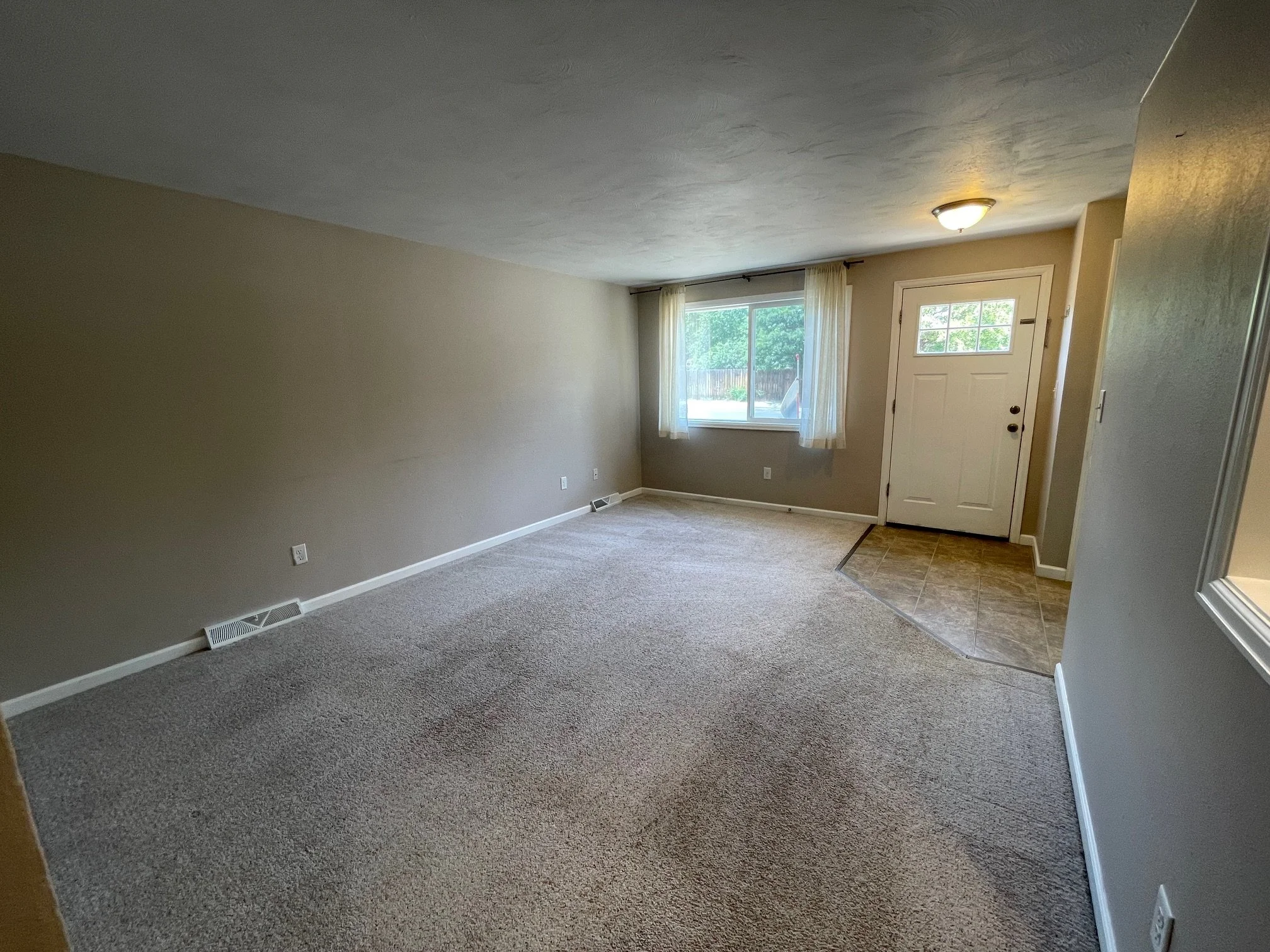 LIVING ROOM-3.jpg
