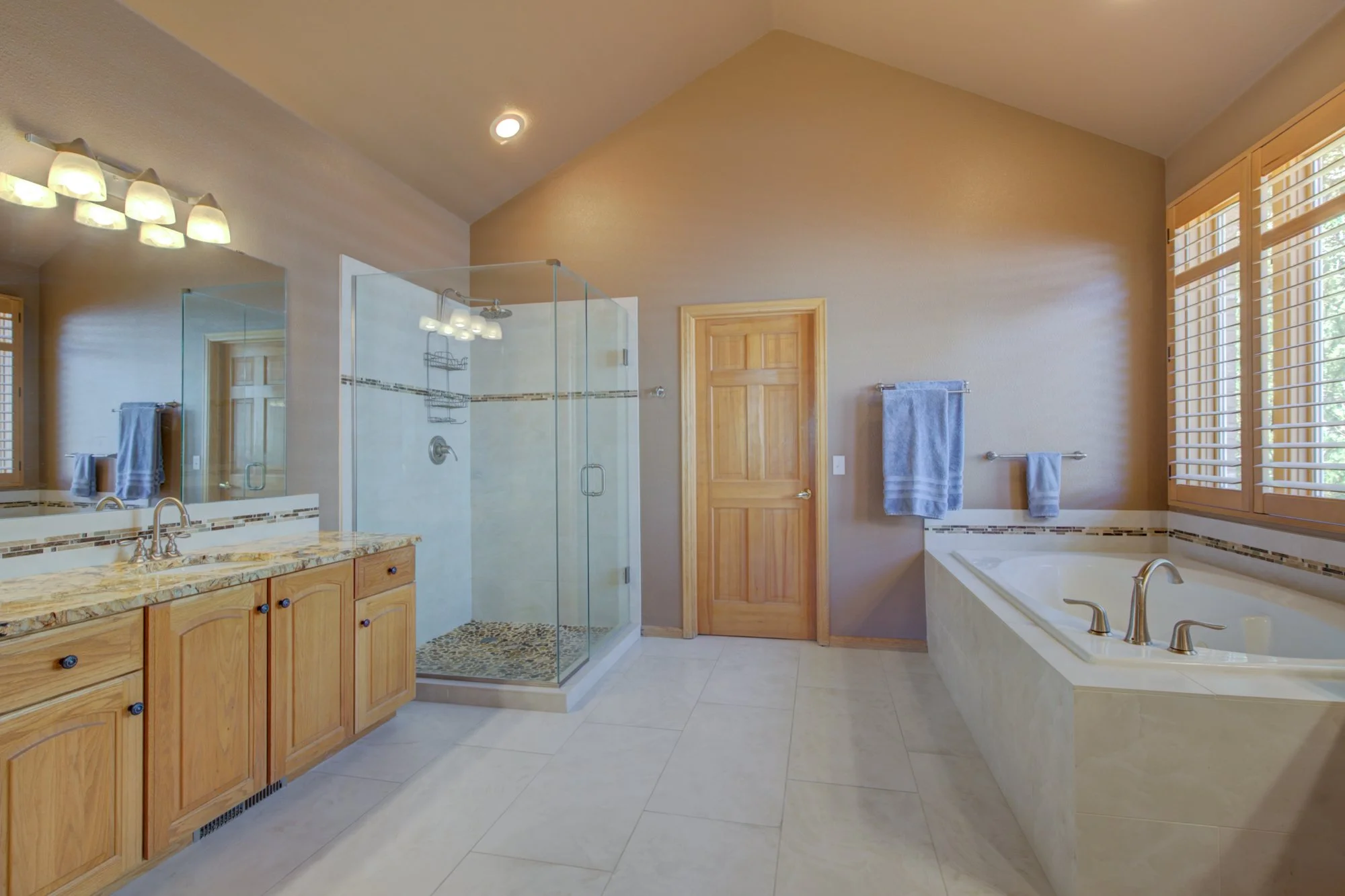 Primary Bathroom-2.jpg