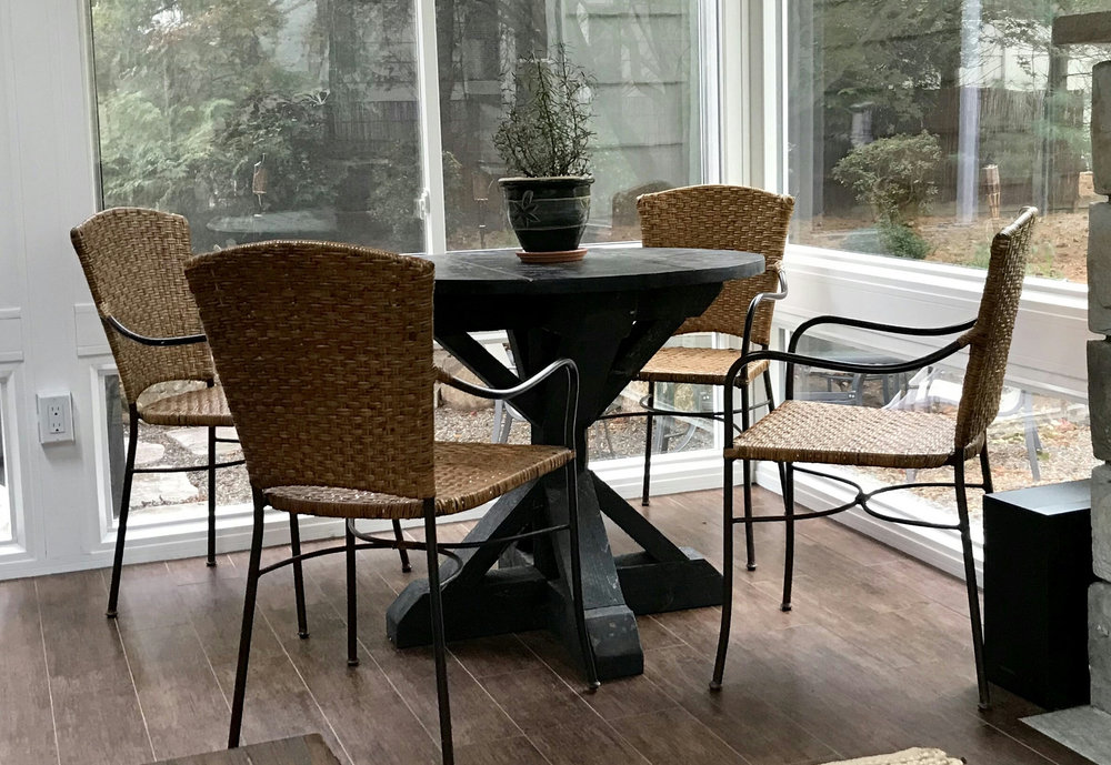 Round Kitchen Table.jpeg