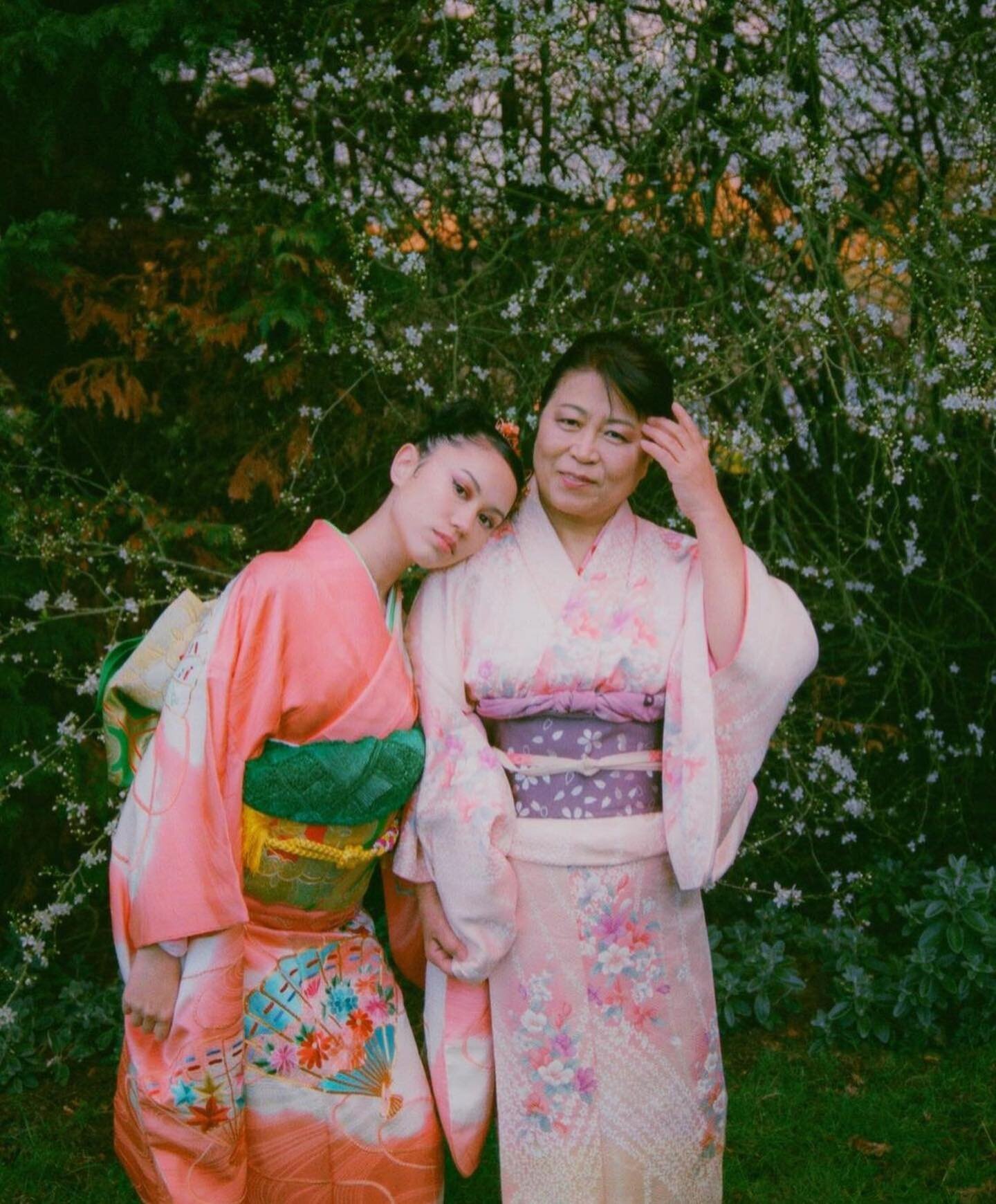 mother and daughter 🍥🐚🌸 by @xinrunhee 💐

#ashamedmagazine