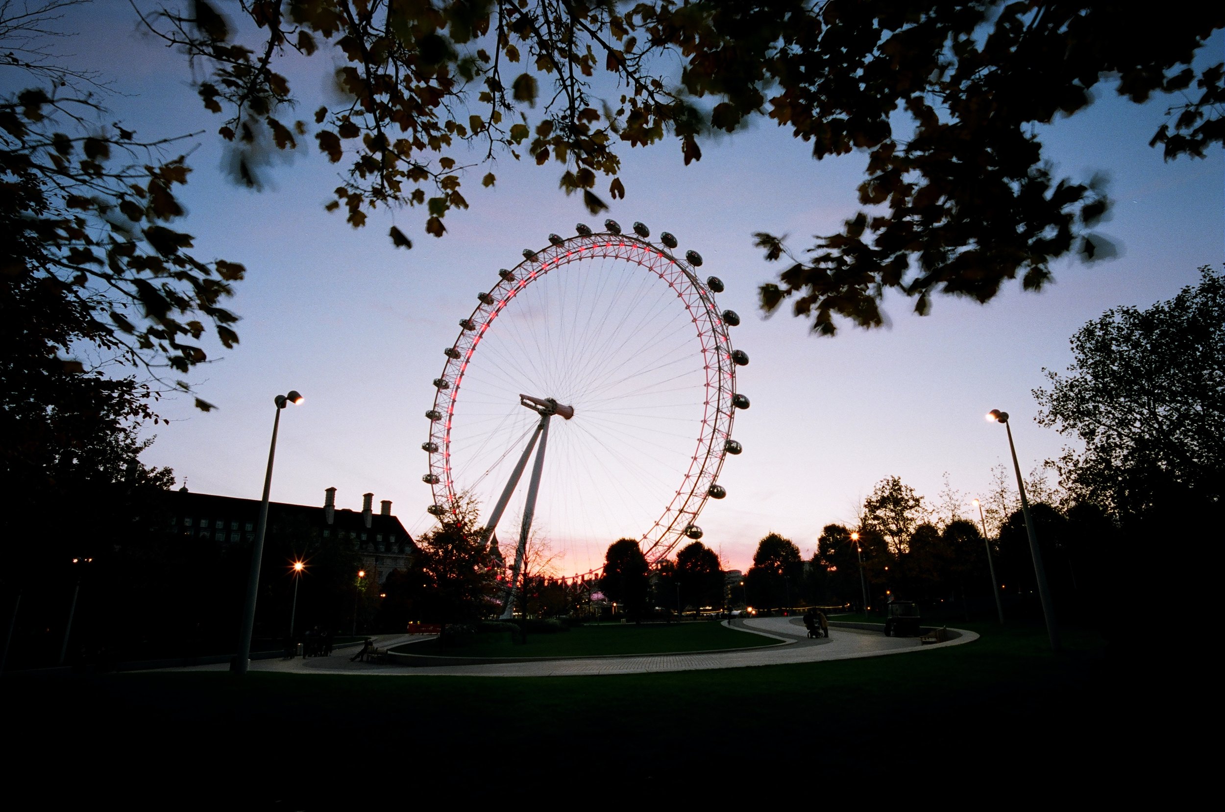 London-Eye-Ferris-Wheel-TJ-Romero-Film-Portra-400-Kodak-Leica-M4.JPG