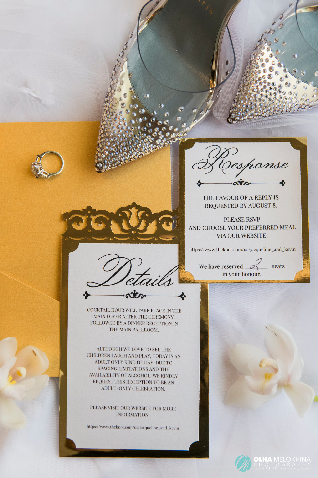 Bride’s details are always so pleasing to the eye.