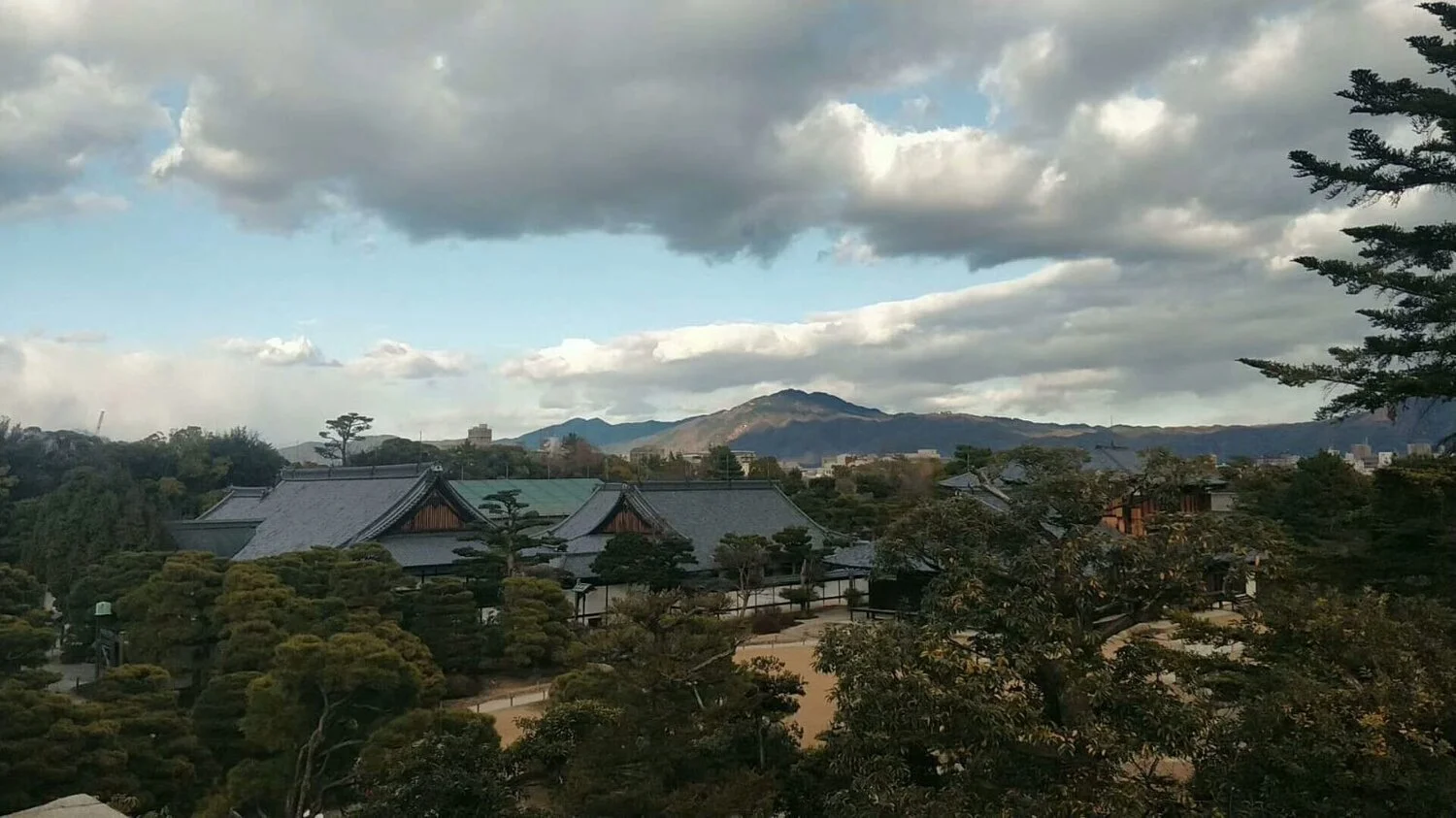 A tale of two (distant) cities