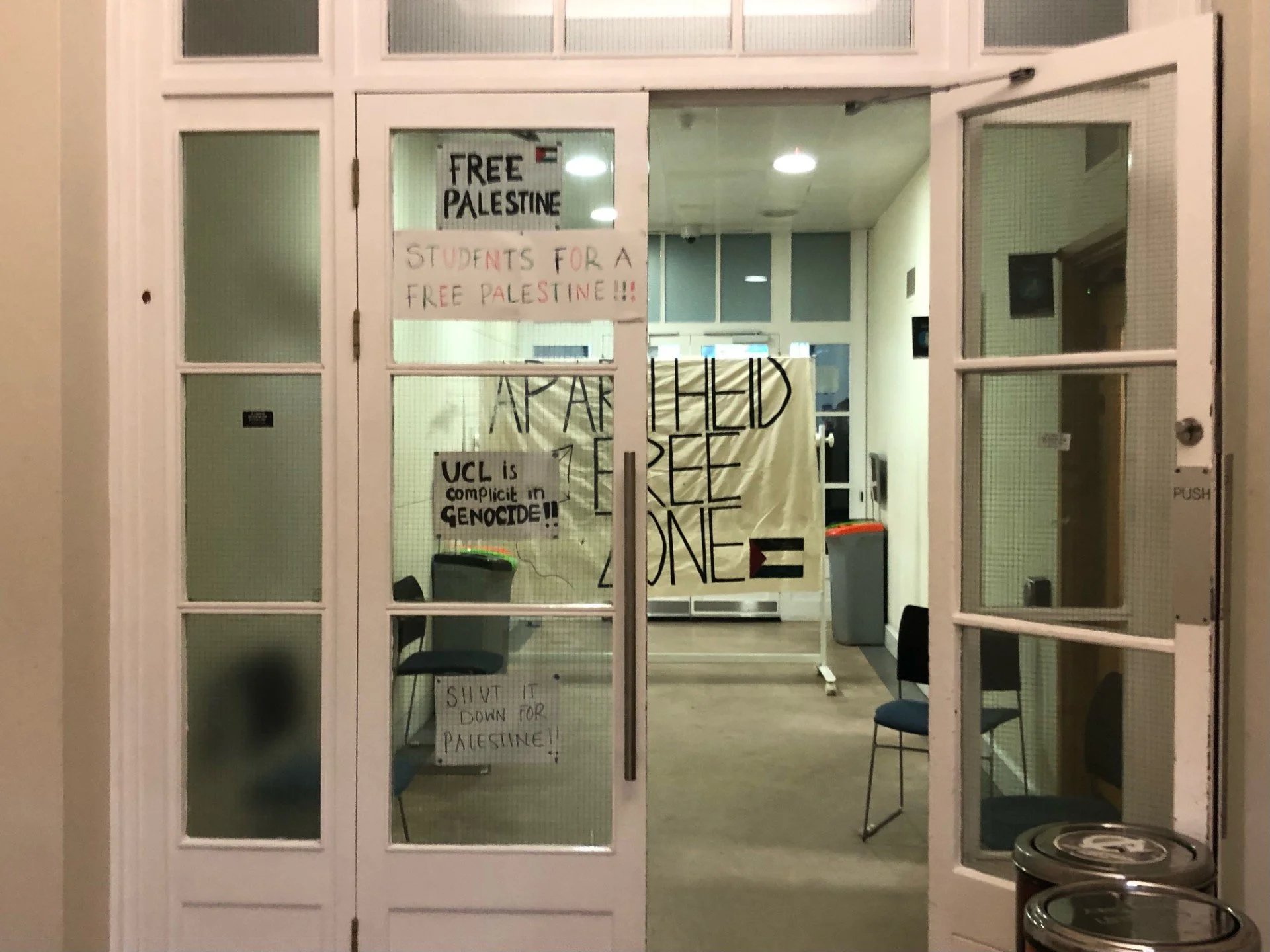 Police attend Free Palestine sit-in protest following disruption