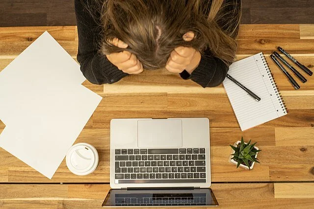 Adding Insult to Injury: AI and the Graduate Job Market