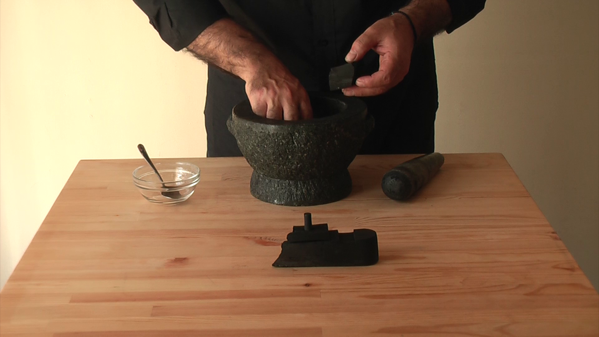 Grinding transobjects , 2013, Still from video
