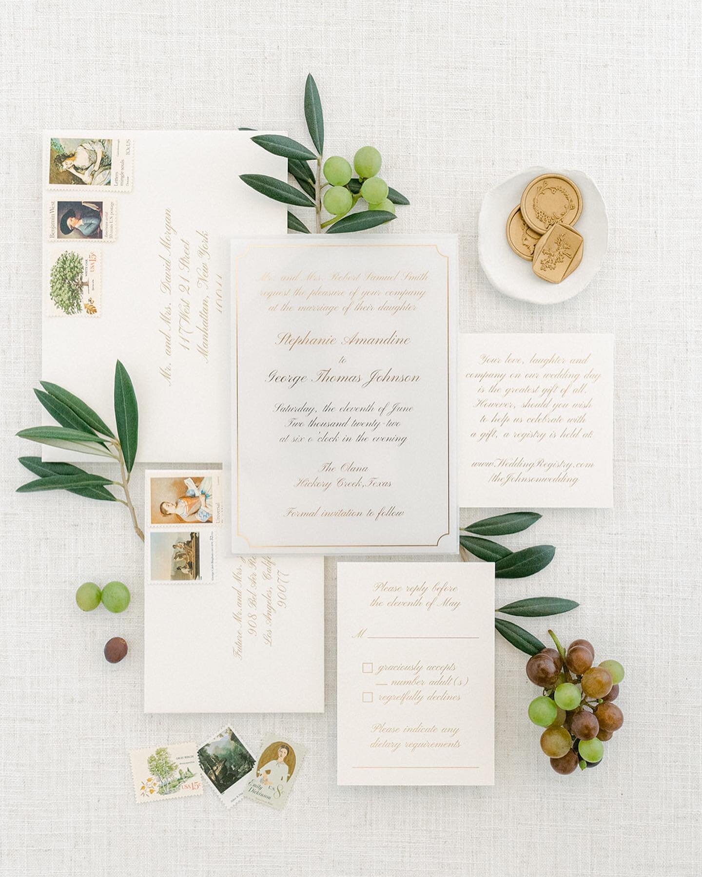 White acrylic and gold foil! A timeless combinaton for couples who want to bring a moden twist, to a classic design.

Thank you @bybhavikaphotography for photographing our stationery suites with so much love, care and attention. The end results are j
