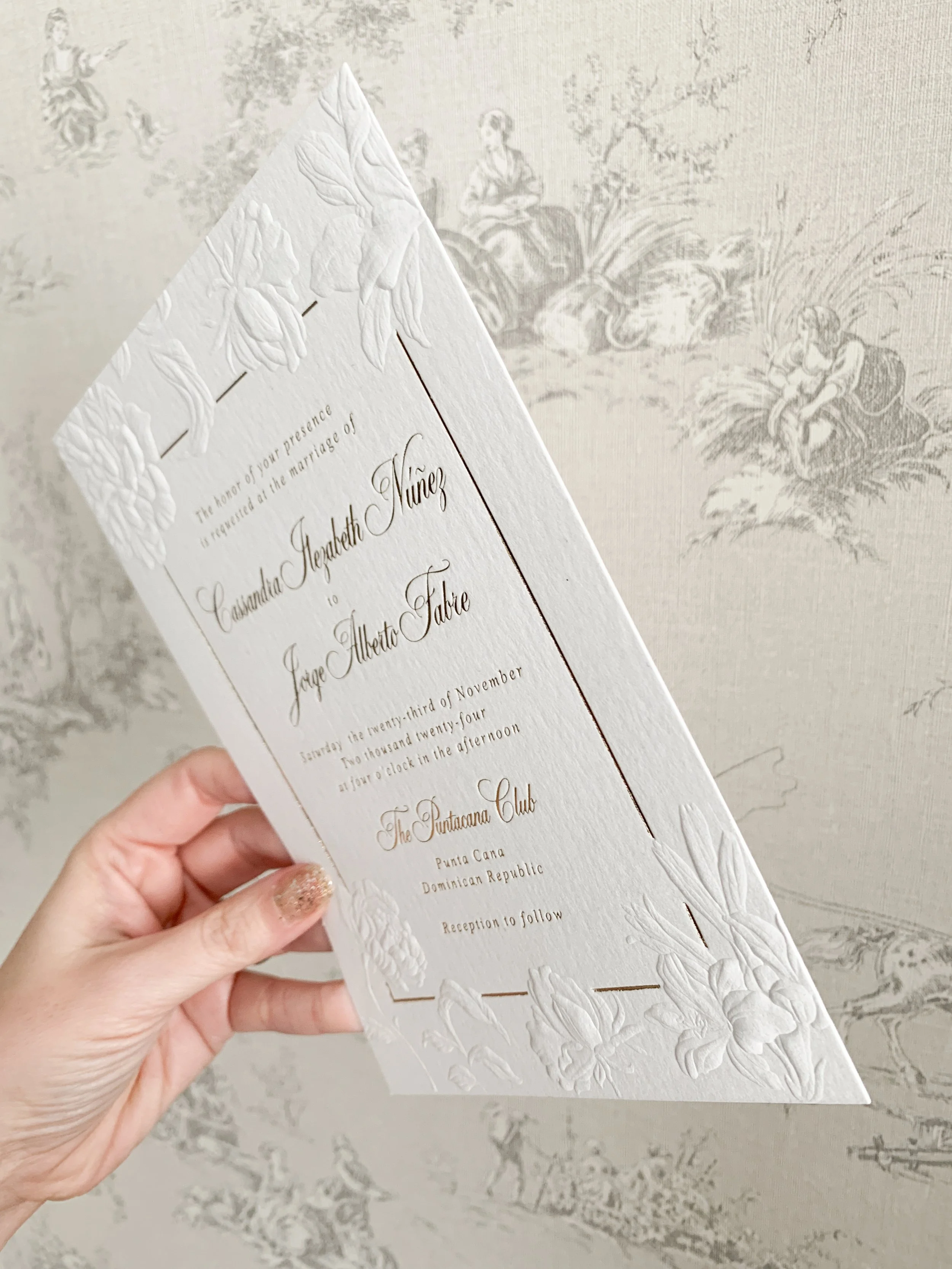 Elegant embossed wedding invitations | Beachweddingtips.com